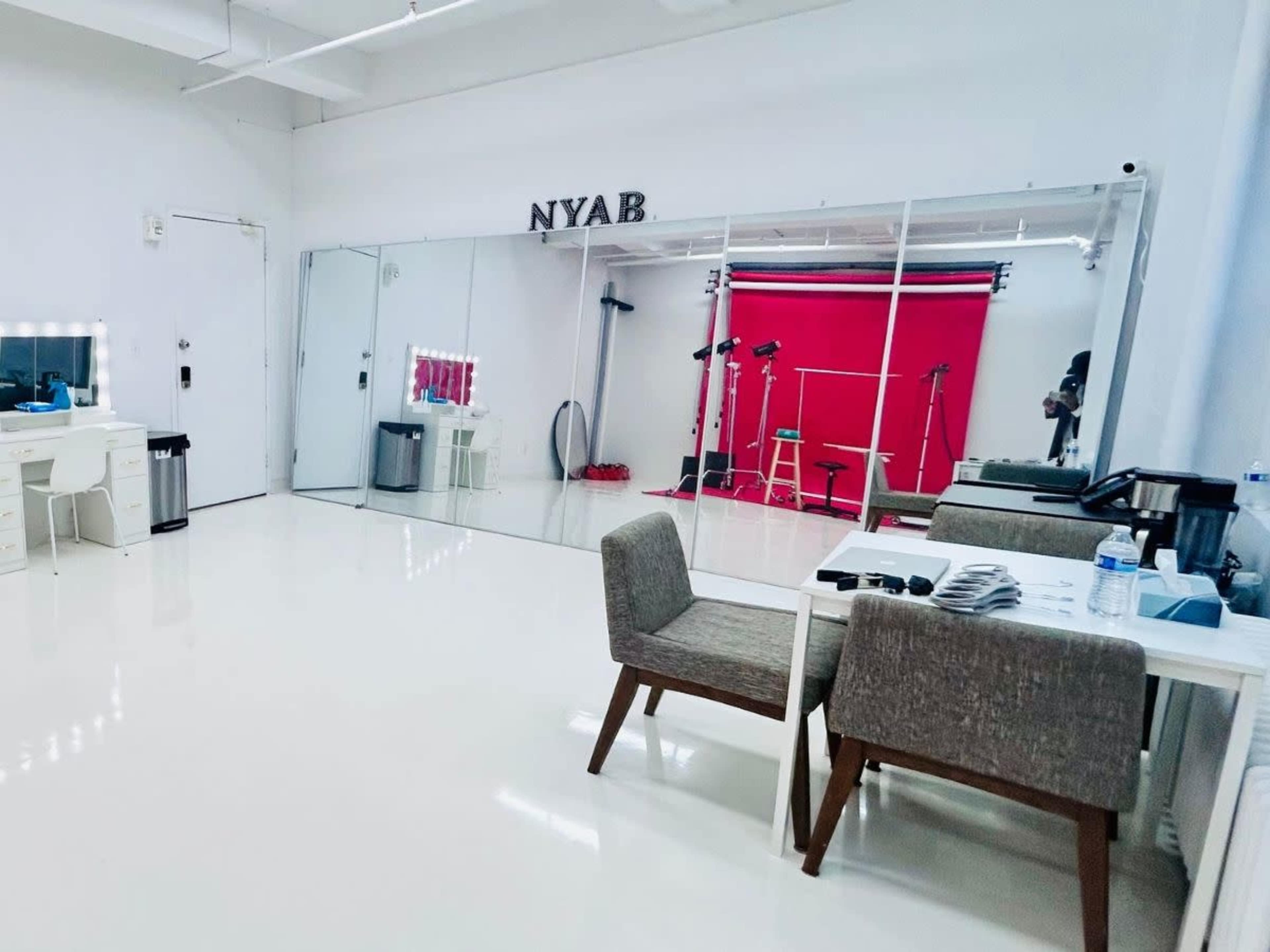 Midtown Natural Light Studio with Free Equipment Image in Midtown Manhattan, New York, NY