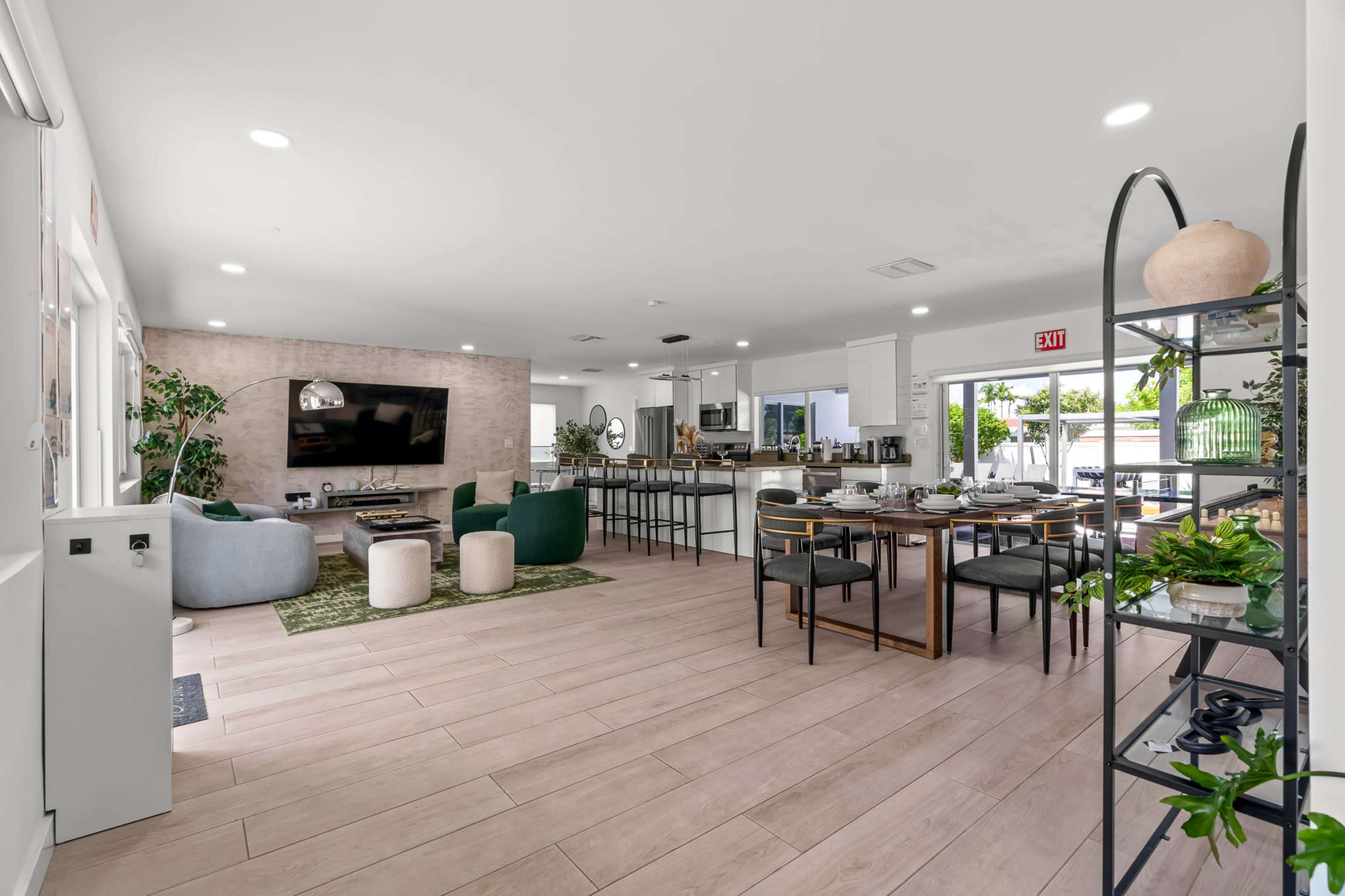 Awesome Open Space 5-bed Luxury Shooting space / rentable 1+ night Image in Hollywood Hills, Hollywood, FL