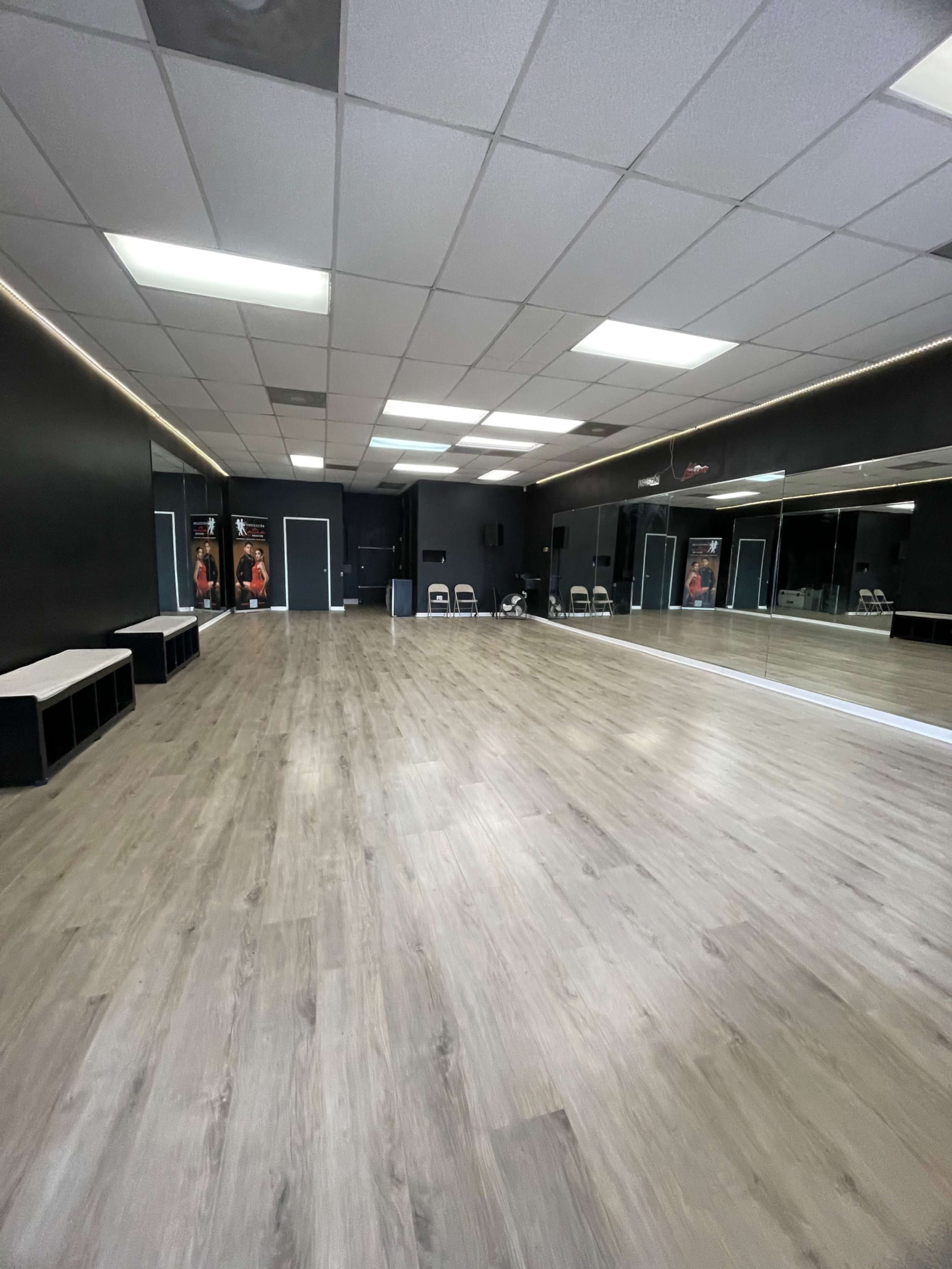 MxT Studio Image in Mid-West, Houston, TX