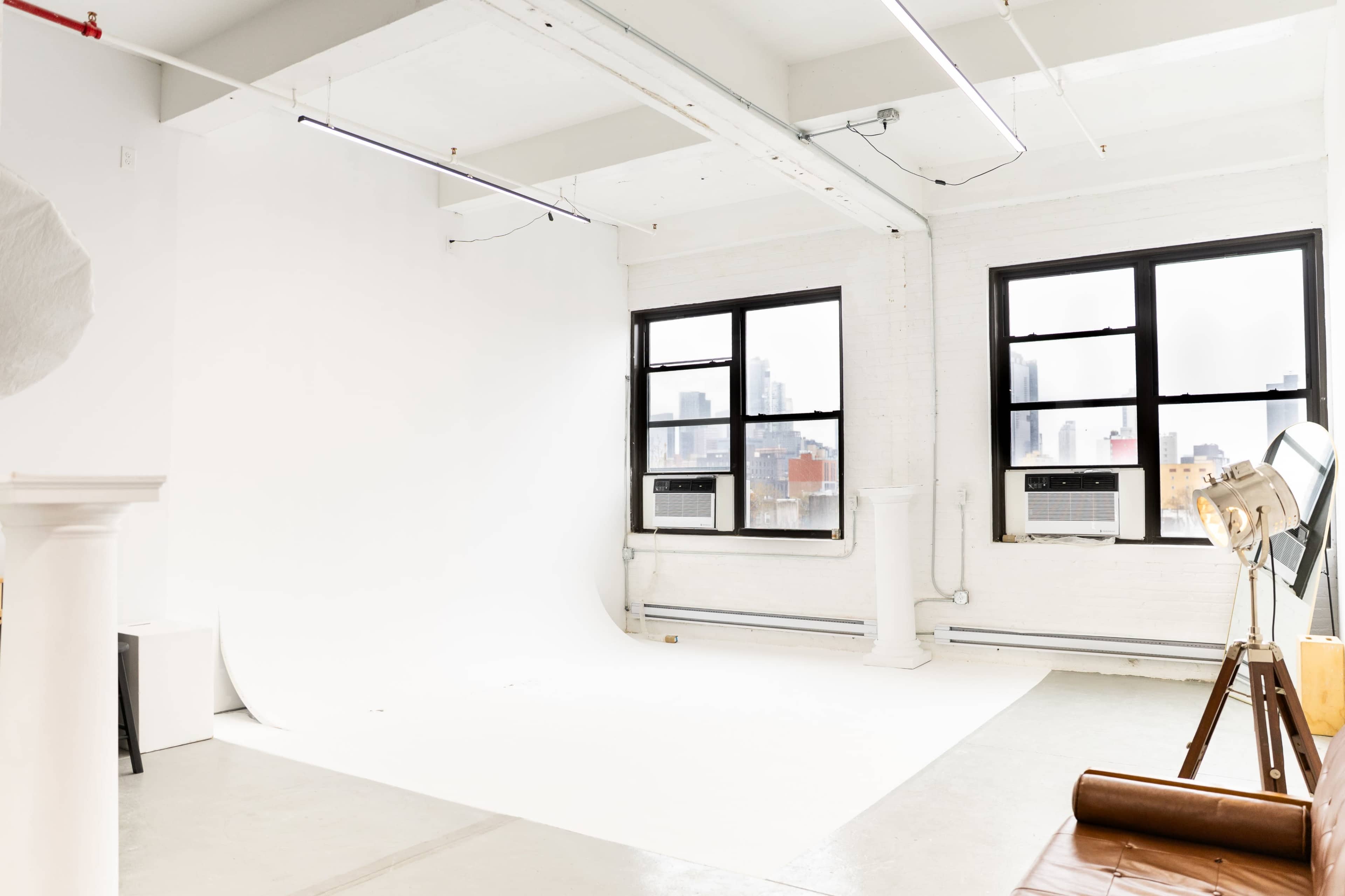 Natural Light Photo Studio with CYC Wall & Skyline View Image in Astoria, QUEENS, NY