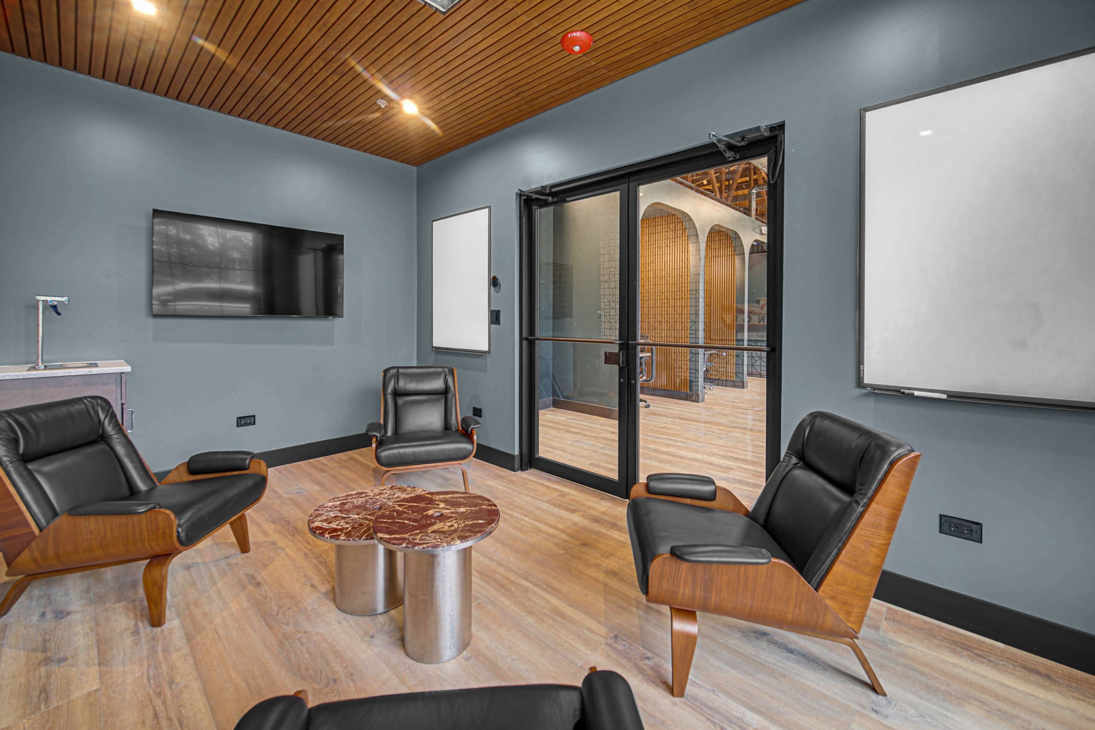 WARM TRENDY MEETING LOUNGE in downtown Libertyville Image in Libertyville Township, Libertyville, IL