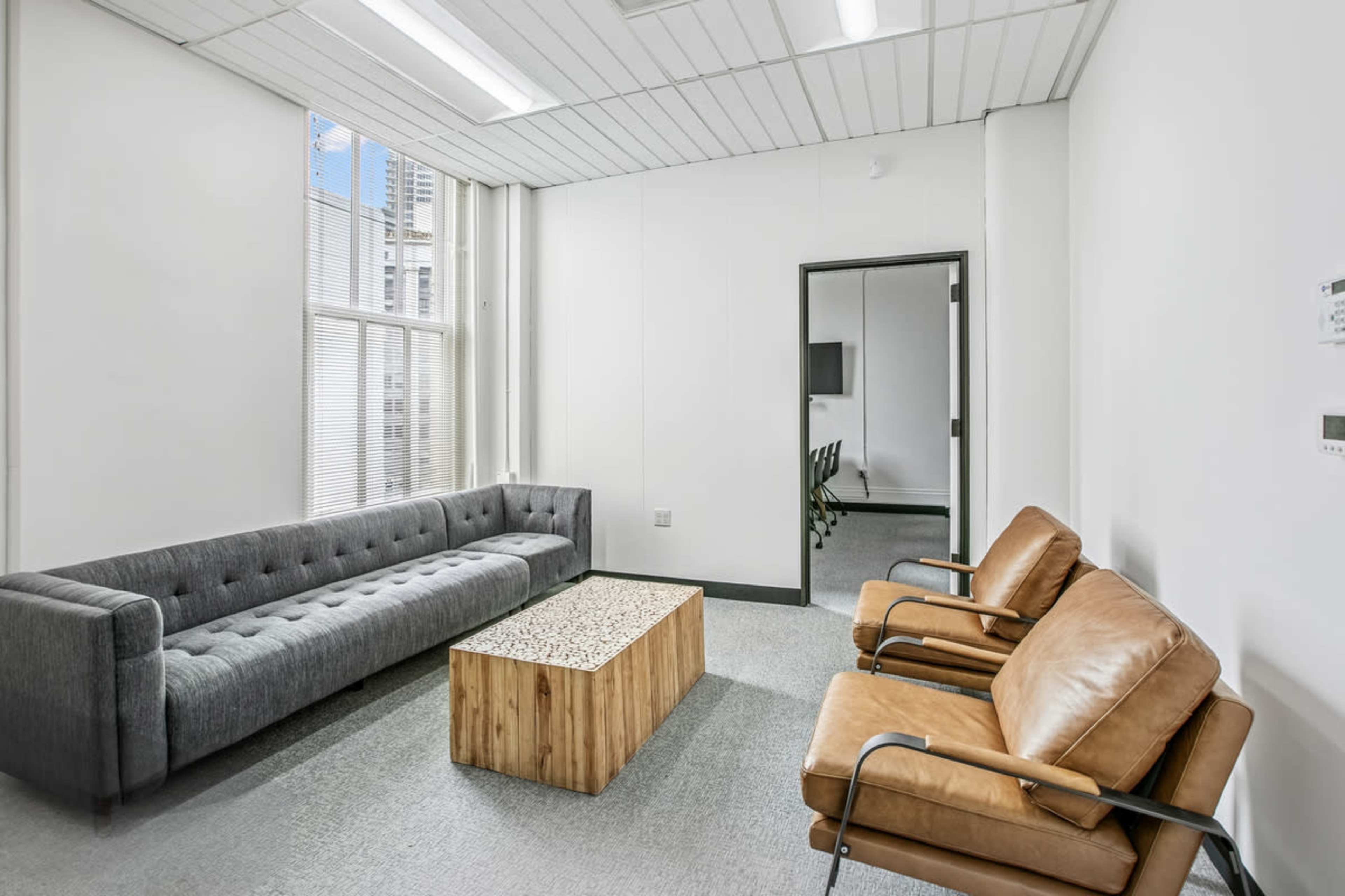 Beatiful Meeting Room with Natural Light Image in Union Square, San Francisco, CA