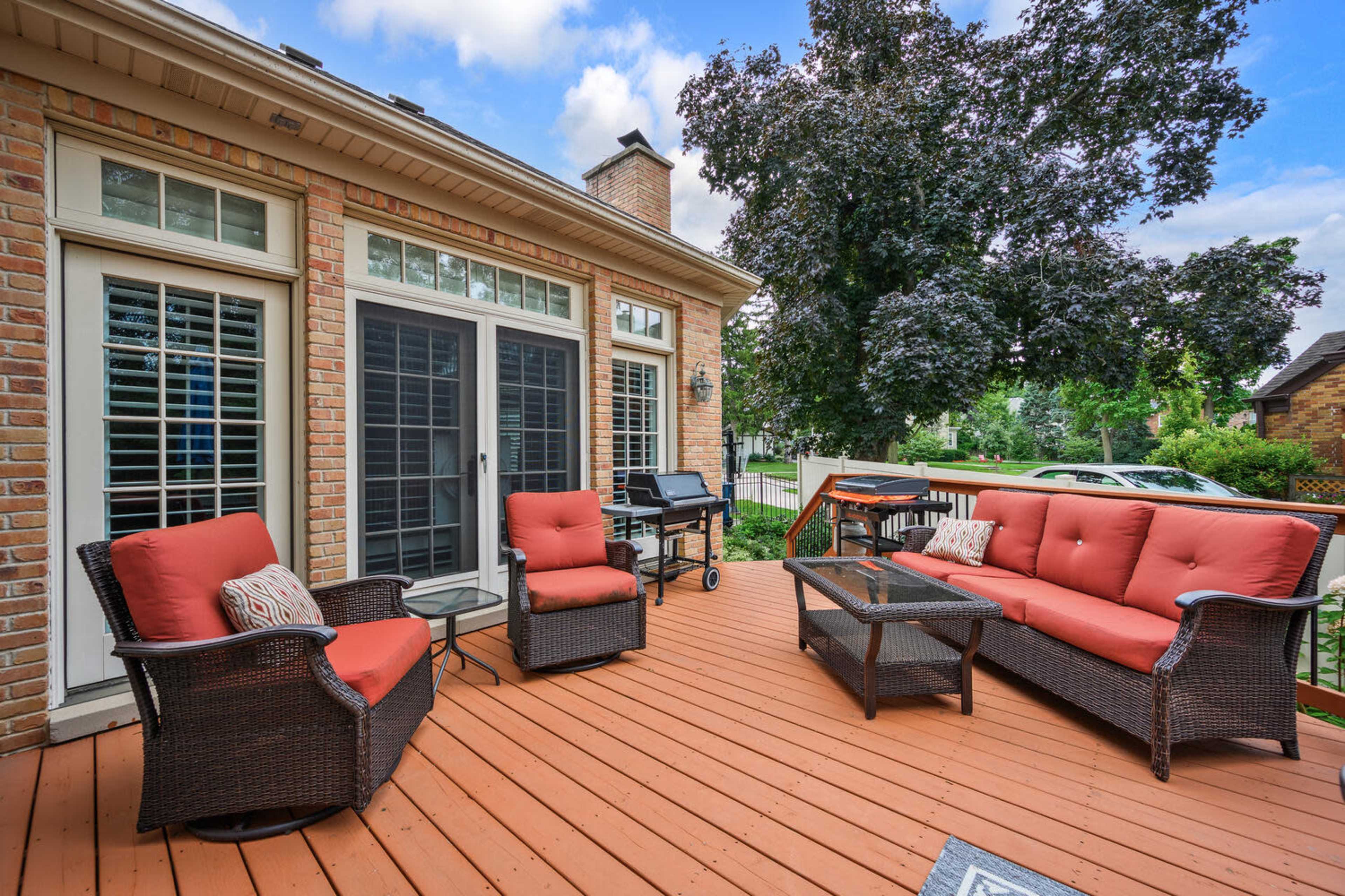 Suburban Refined Brick Estate Blending Classic Charm & Modern Comfort Image in York Township, Elmhurst, IL