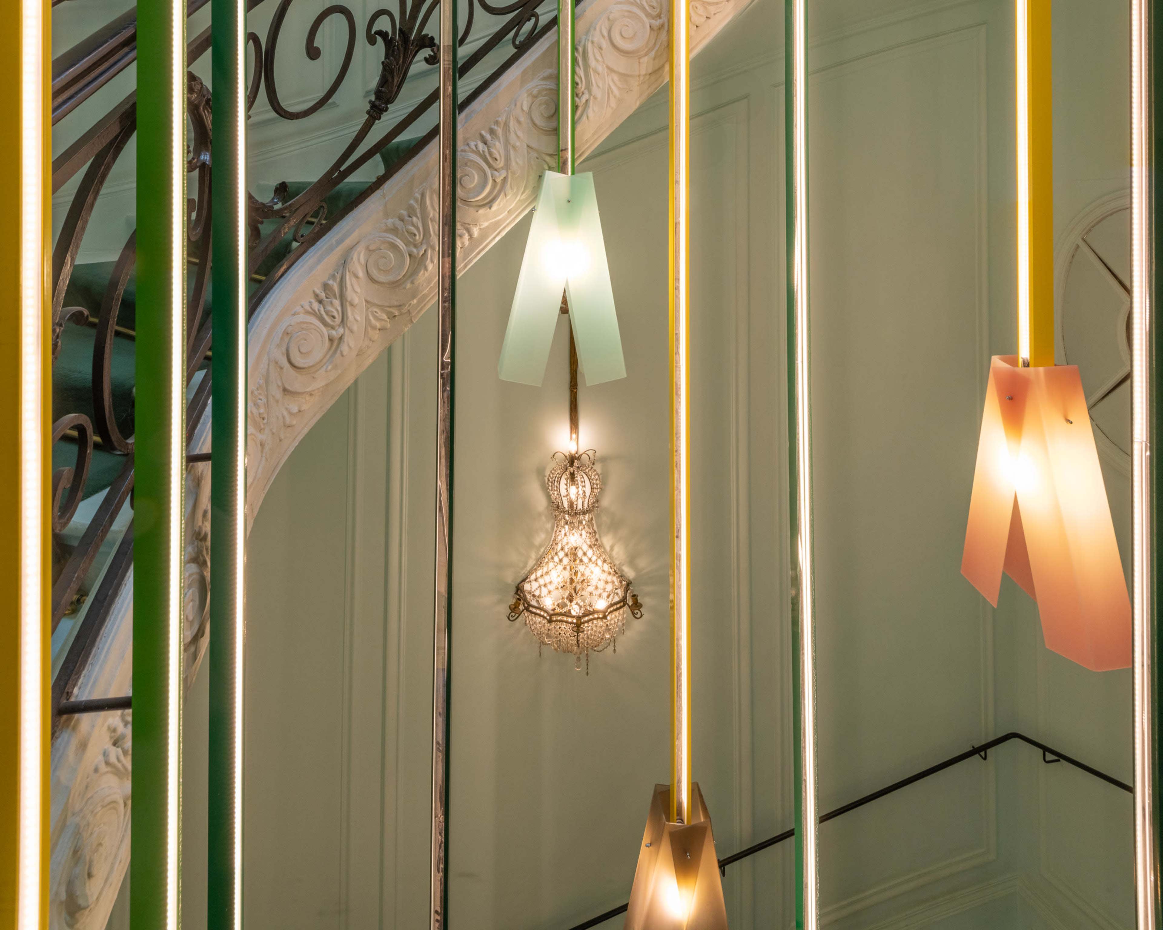 Salon des miroirs - idéal pour des conseils d'administration, des ateliers, des réunion, des diners assis... Image in Europe, PARIS