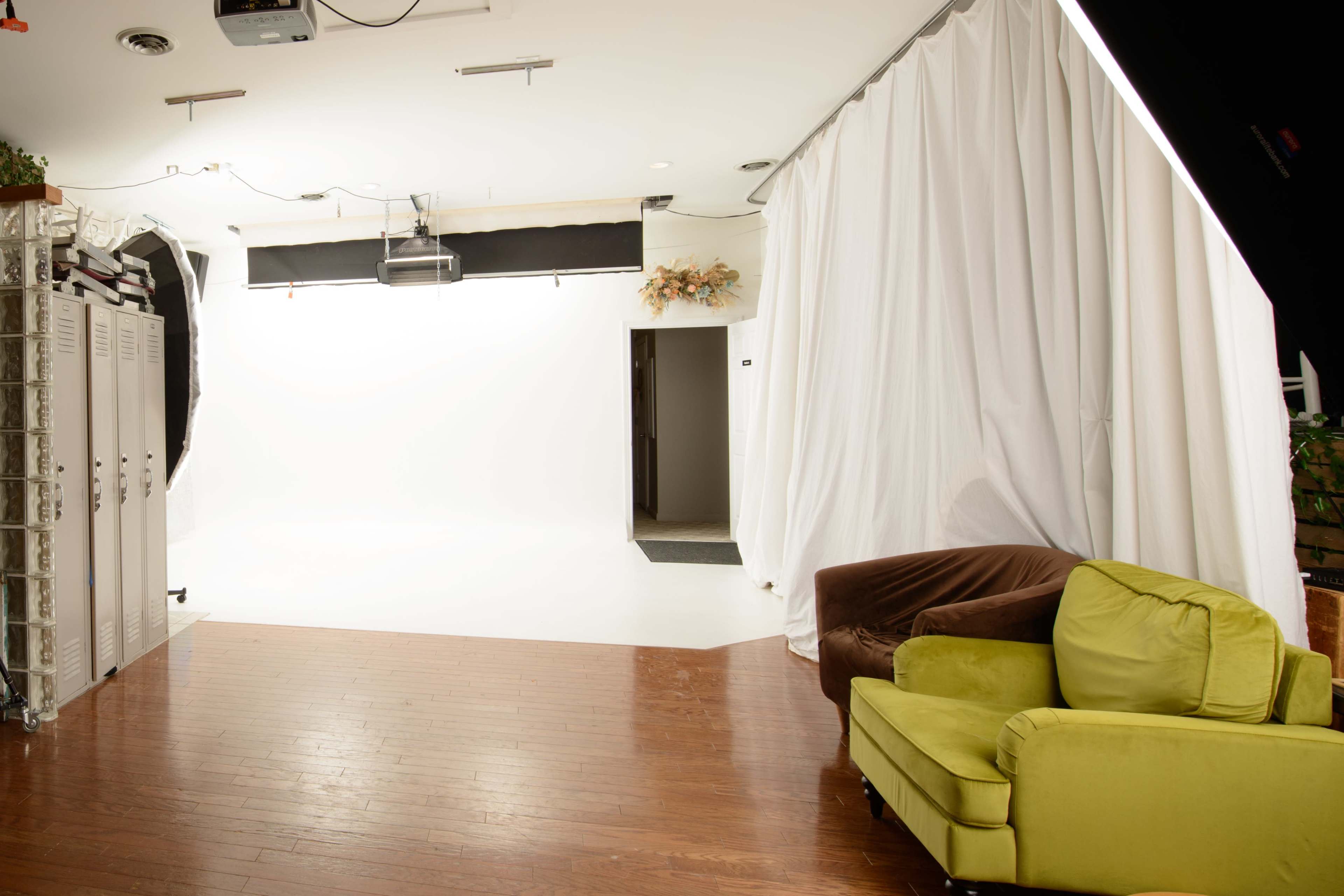 900sq ft Professional Photography Studio with Music Recording Studio Image in Wyandotte, Wyandotte, MI