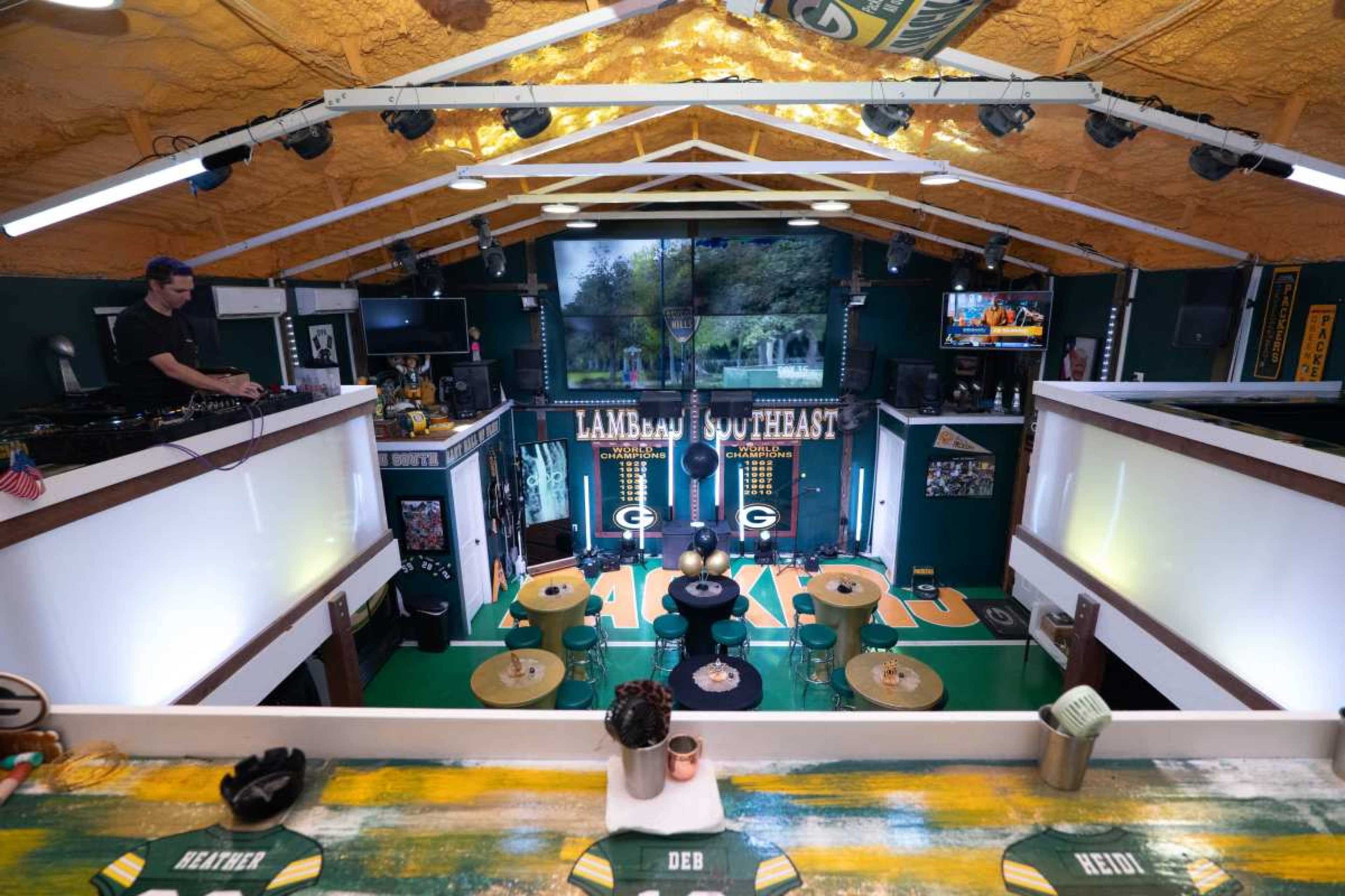 Suburban House with multiple studios and pool. Image in , Leesburg, FL