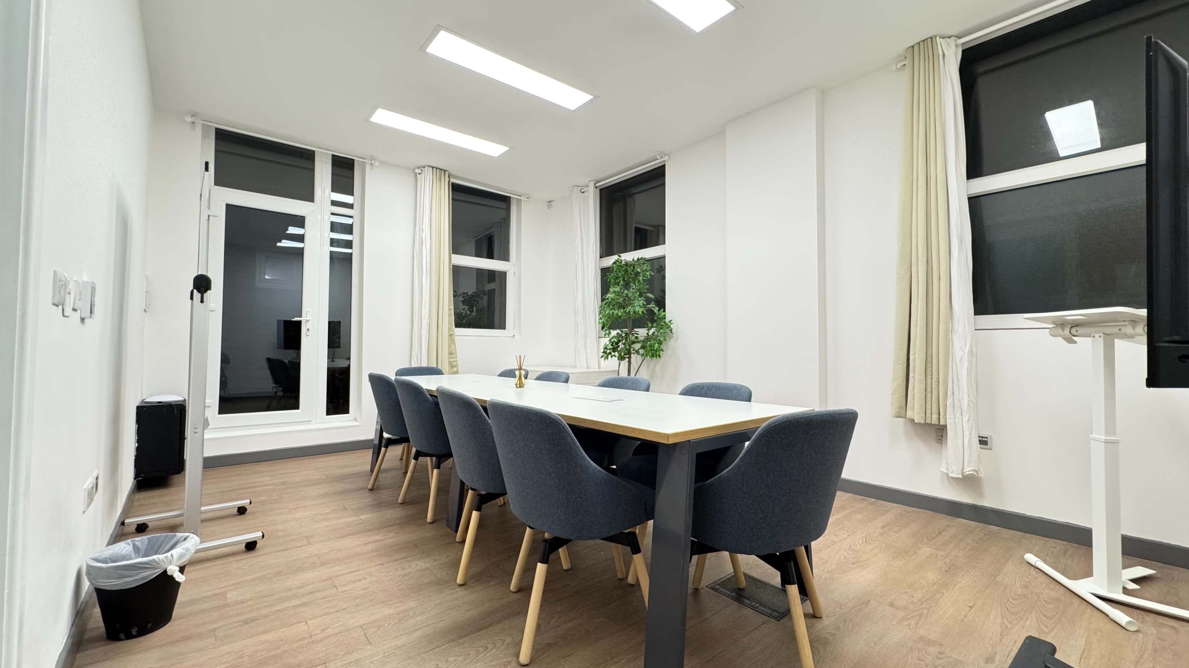 Meeting Room with Private Balcony Image in South Croydon, London, ENG