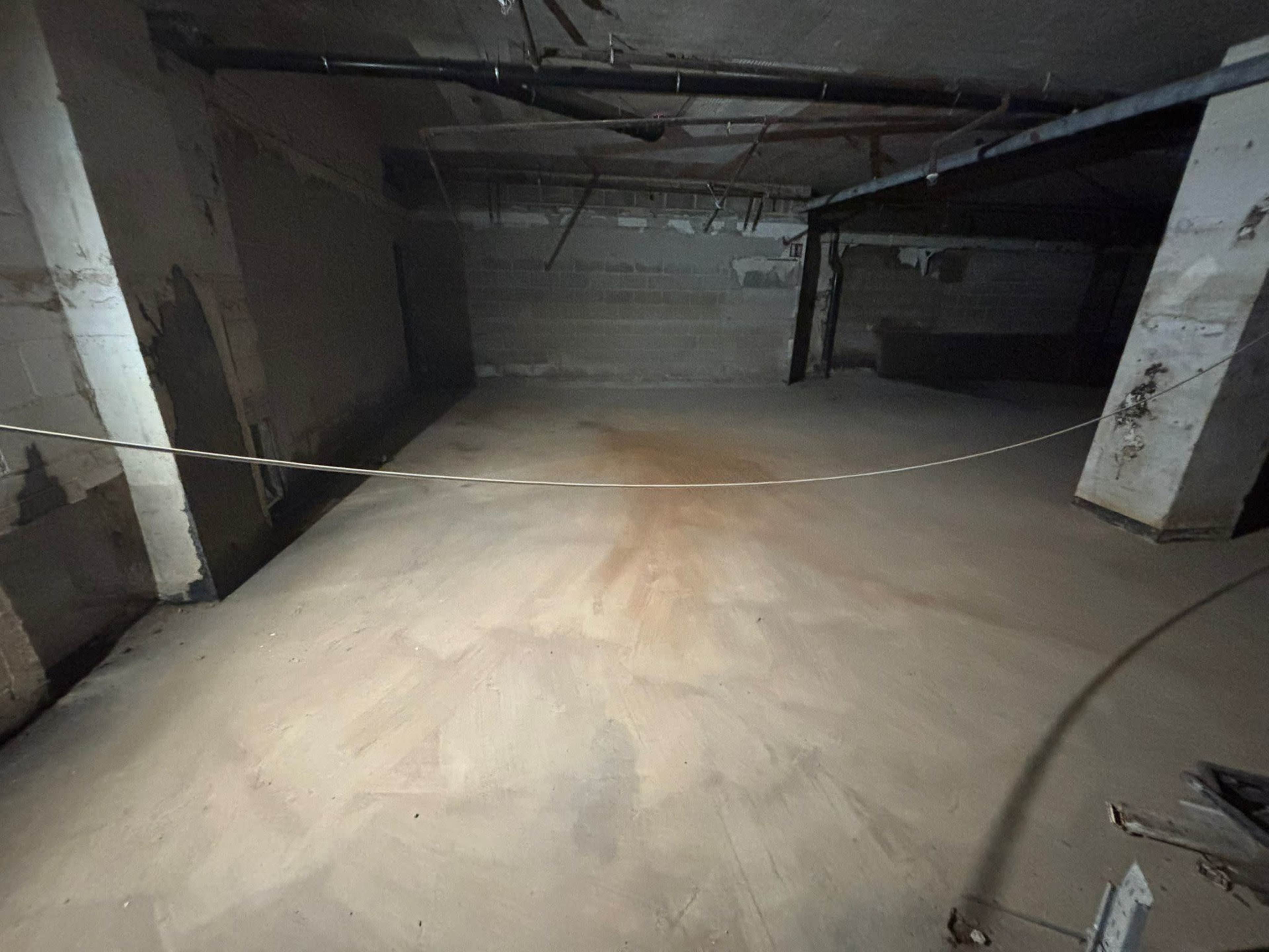 Industrial / Rustic look Basement Space Available for Rent*    📍 Image in Sunbury-on-Thames, Sunbury-on-Thames, ENG