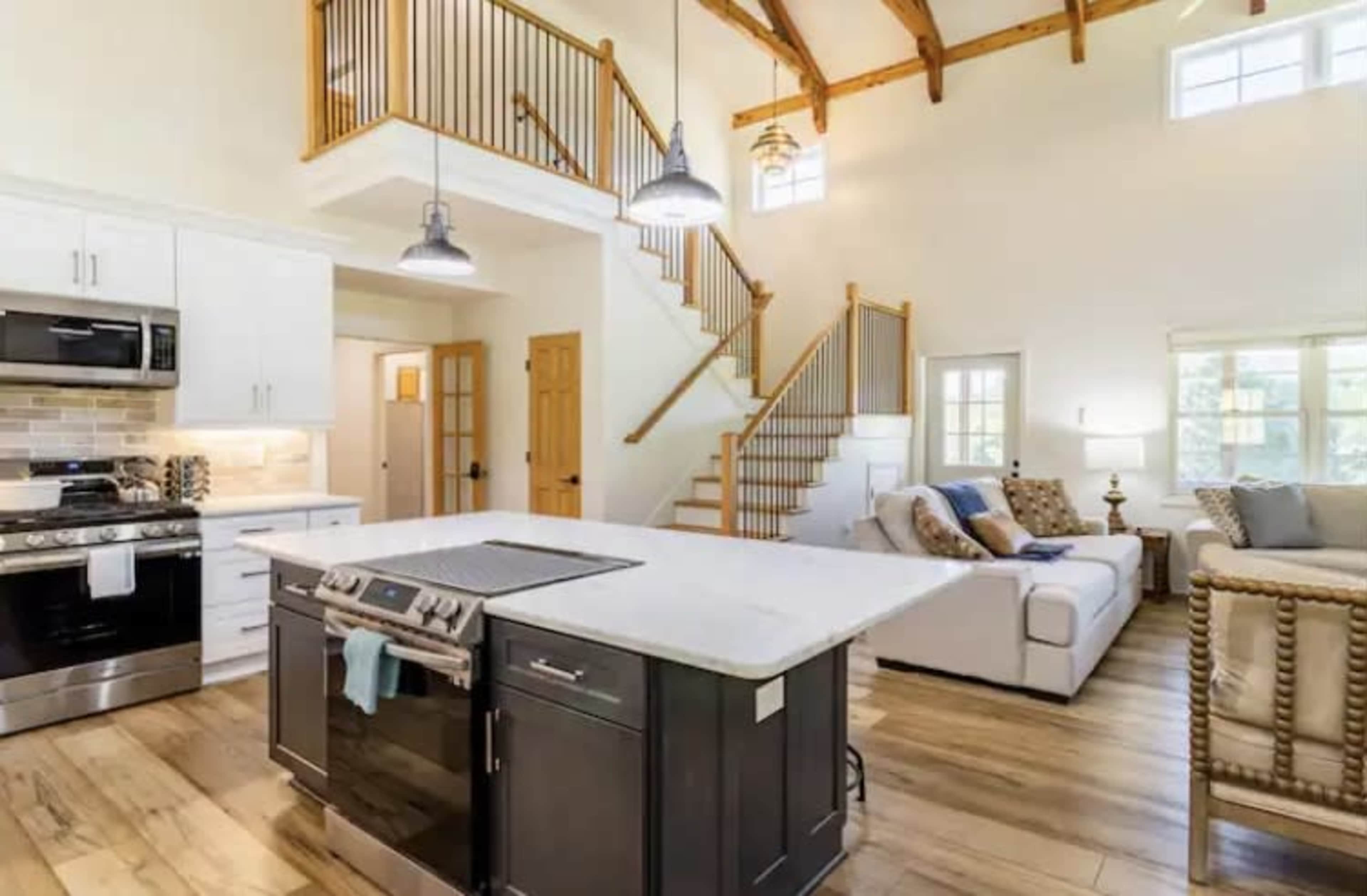 Luxury Farmhouse on 15 Acres: Private Pool, Fast Wifi and Incredible Views! Image in , Summerville, GA