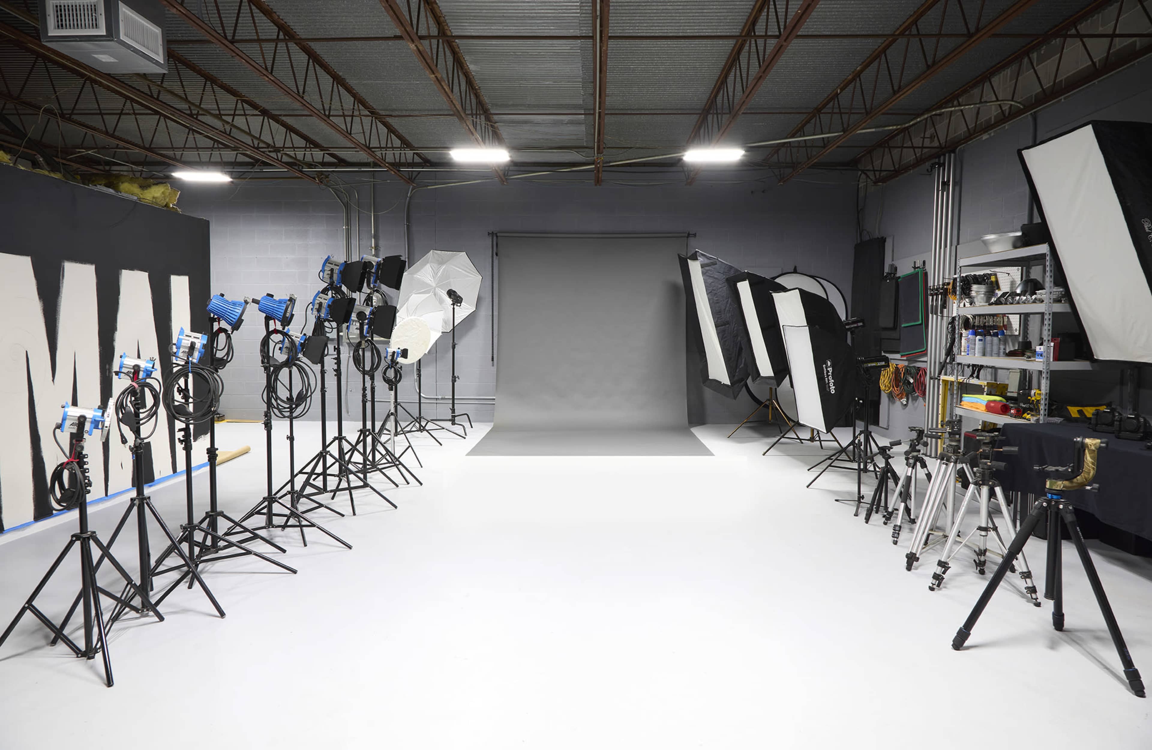 GREAT STUDIO Centrally Located/Fully Equipped 1600sqft. Image in Northside, Houston, TX