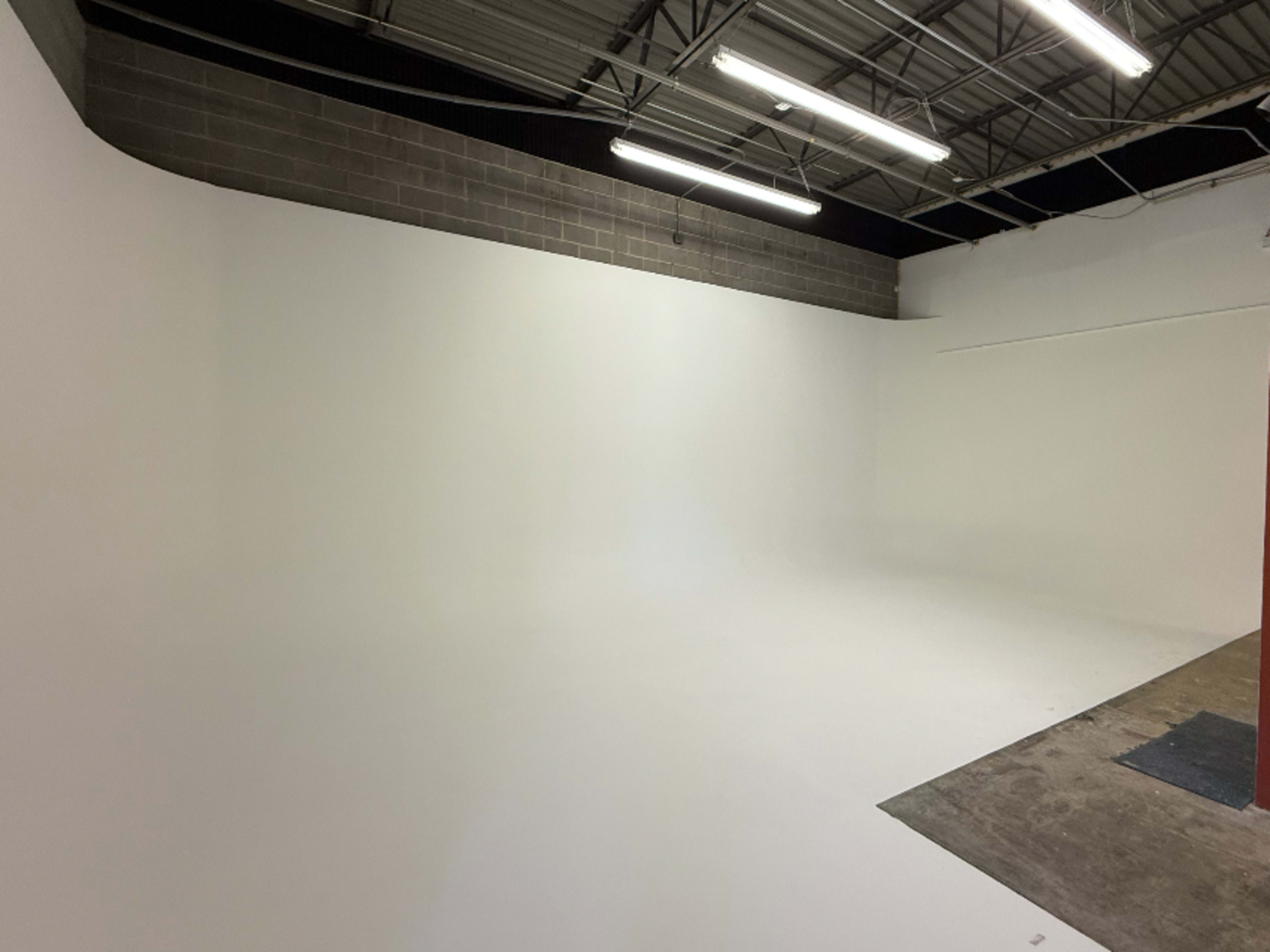 Fresh Paint Coat White CYC