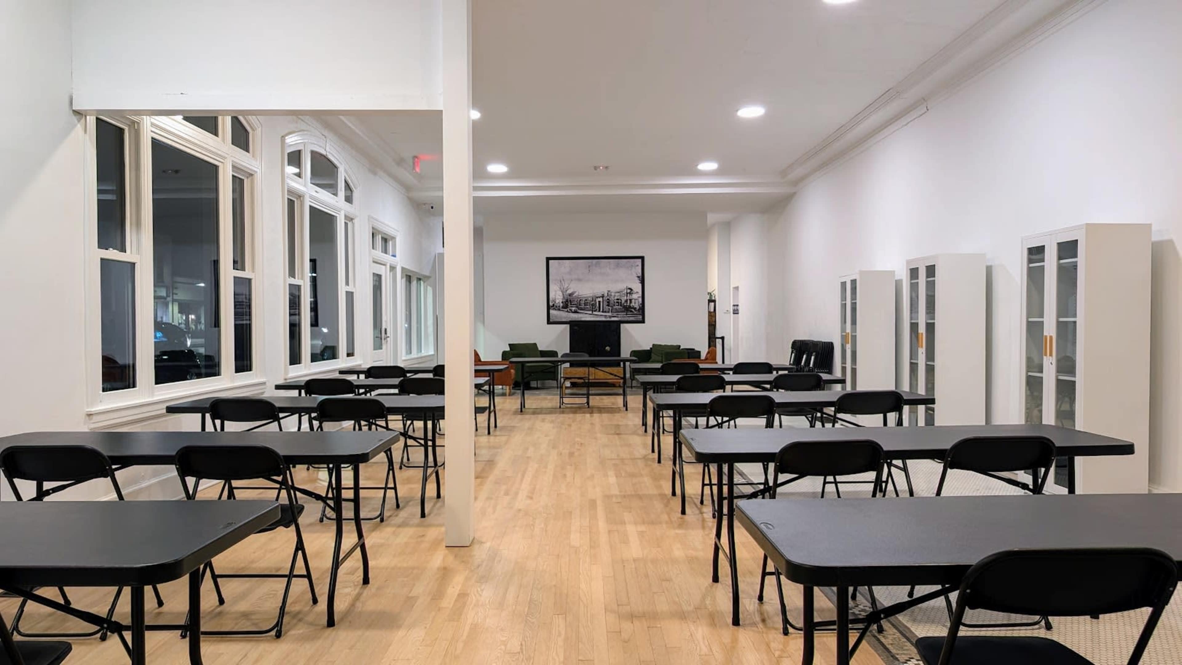 Historic Event Space with Natural Lighting Image in Highland Park, Des Moines, IA