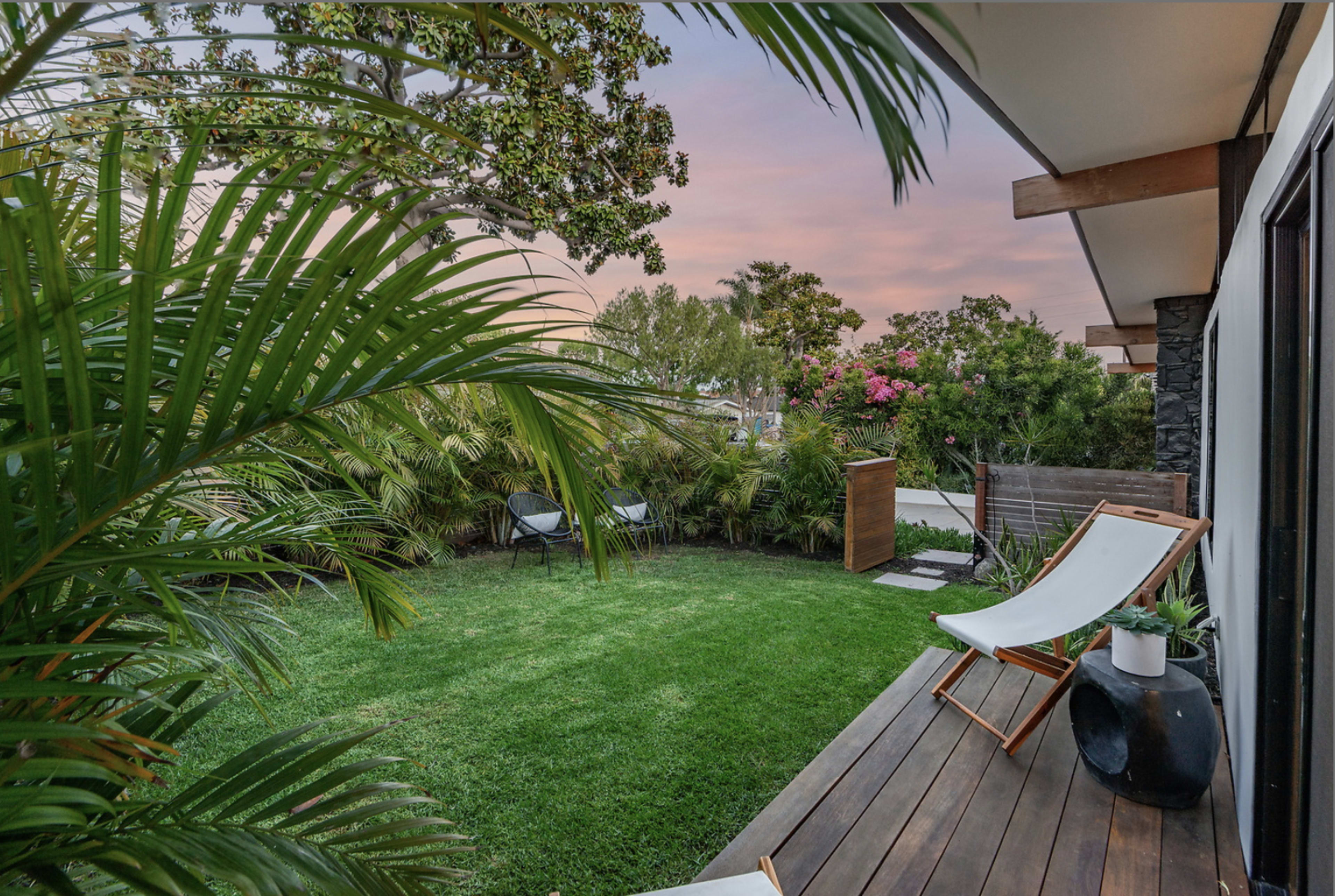 Mid-Century Modern Beach Villa House Image in Alamitos Heights, long beach, CA