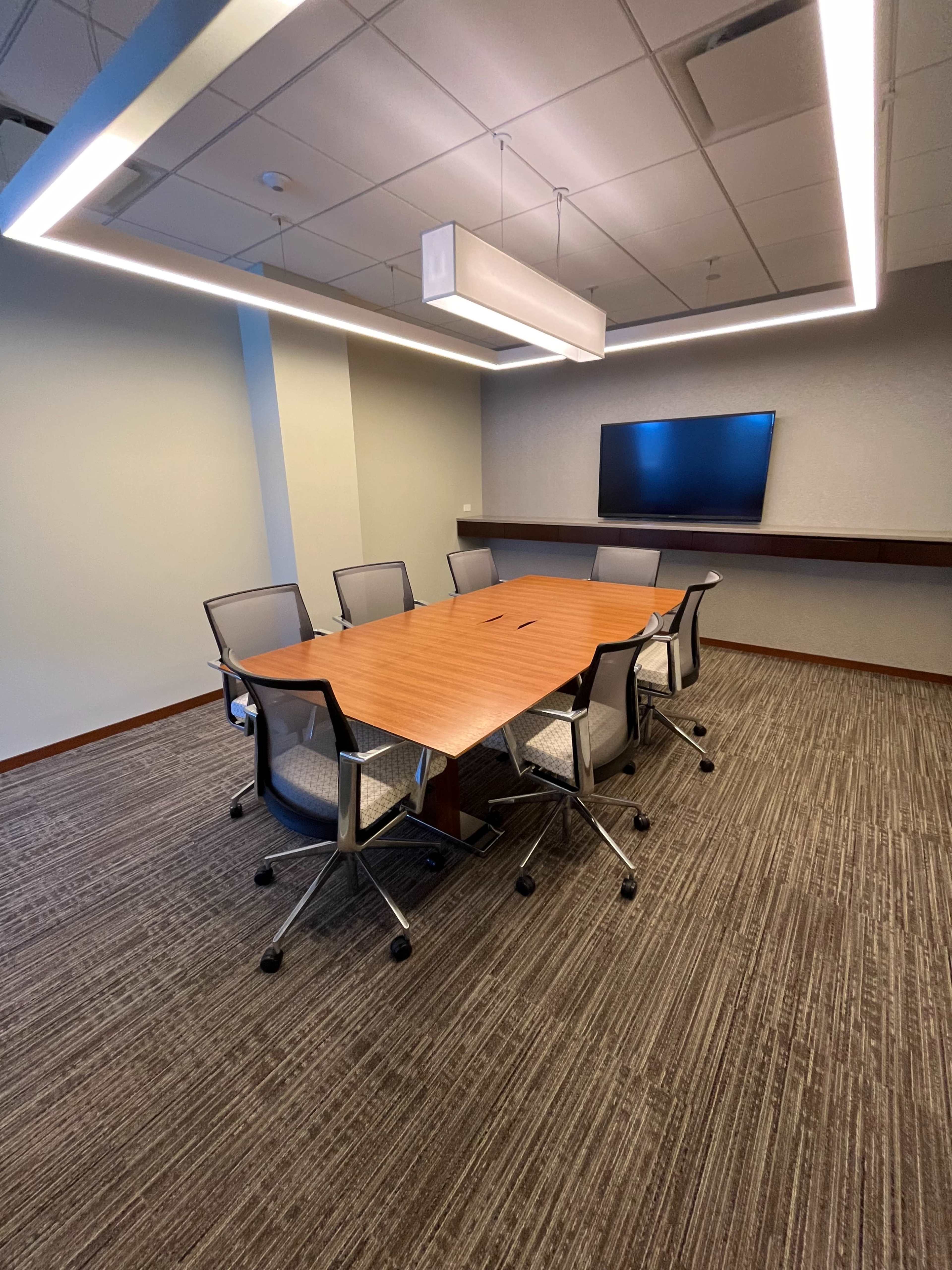Welcoming 8-Person Meeting Room in Chicago Suburbs Image in Schaumburg Township, Schaumburg, IL