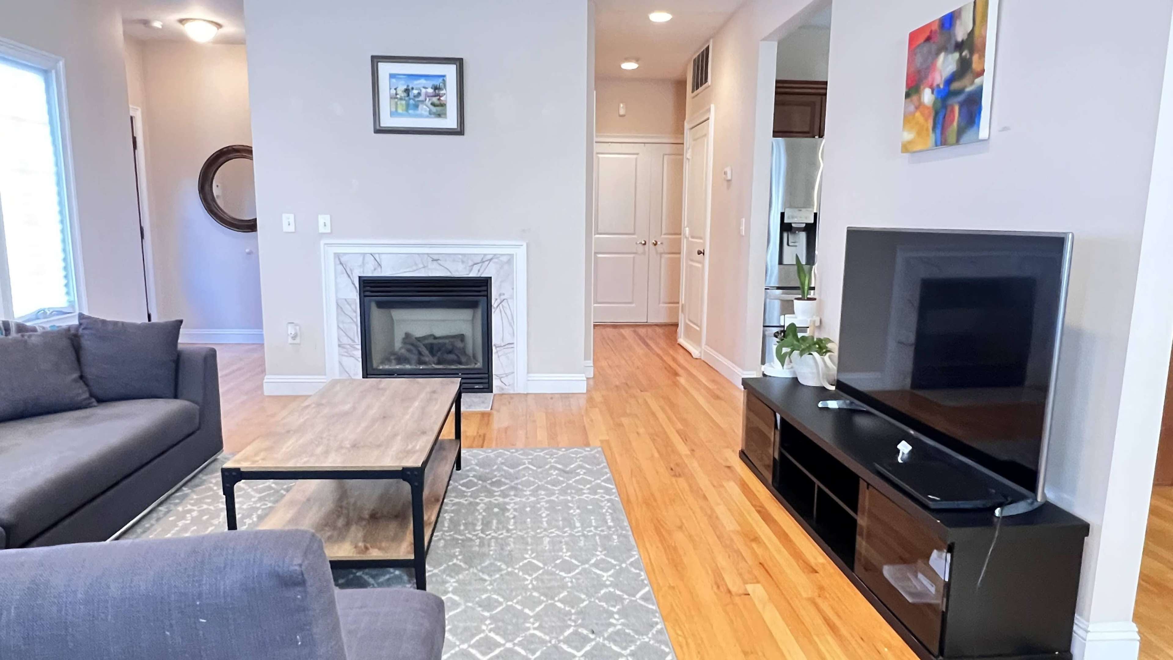 Modern Suburban Retreat with Art and Garden View Image in Ridgefield, Ridgefield, NJ