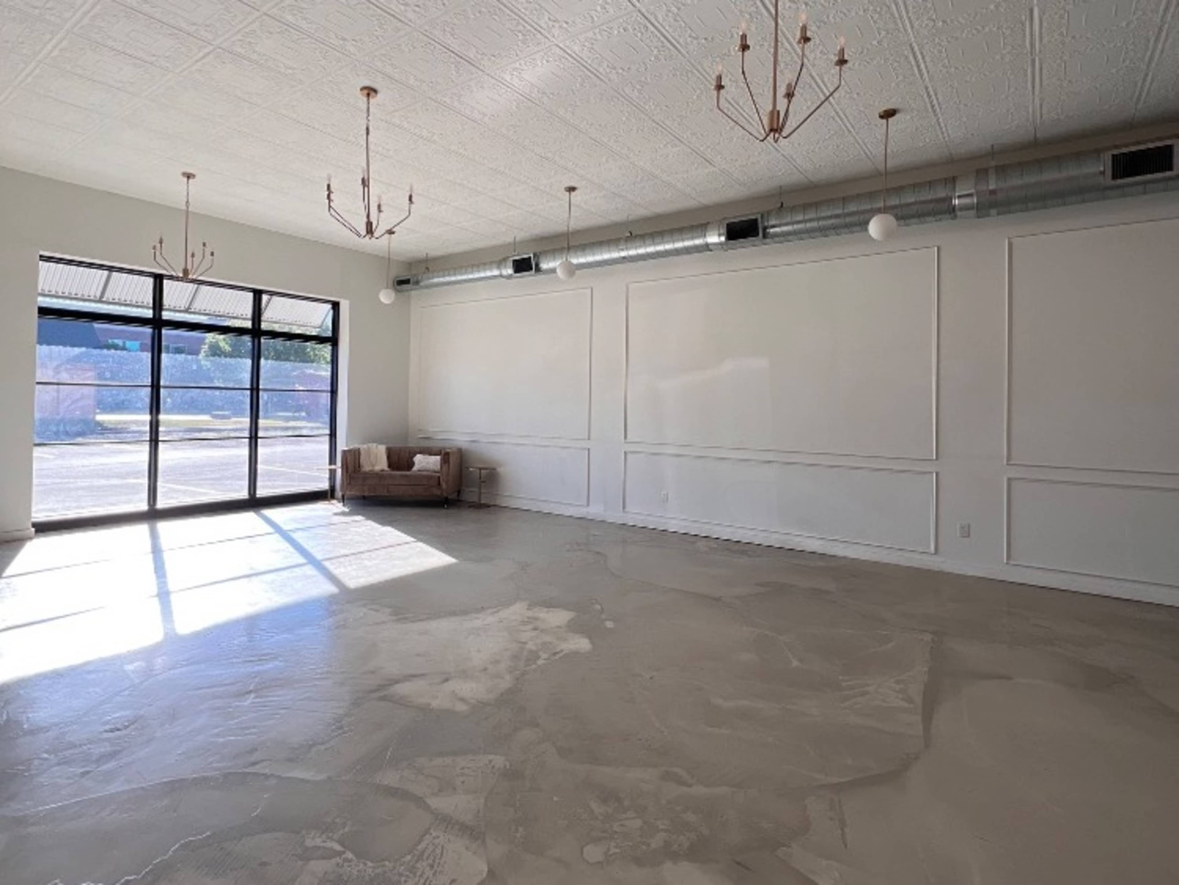 Additional Room - 1,384sq ft