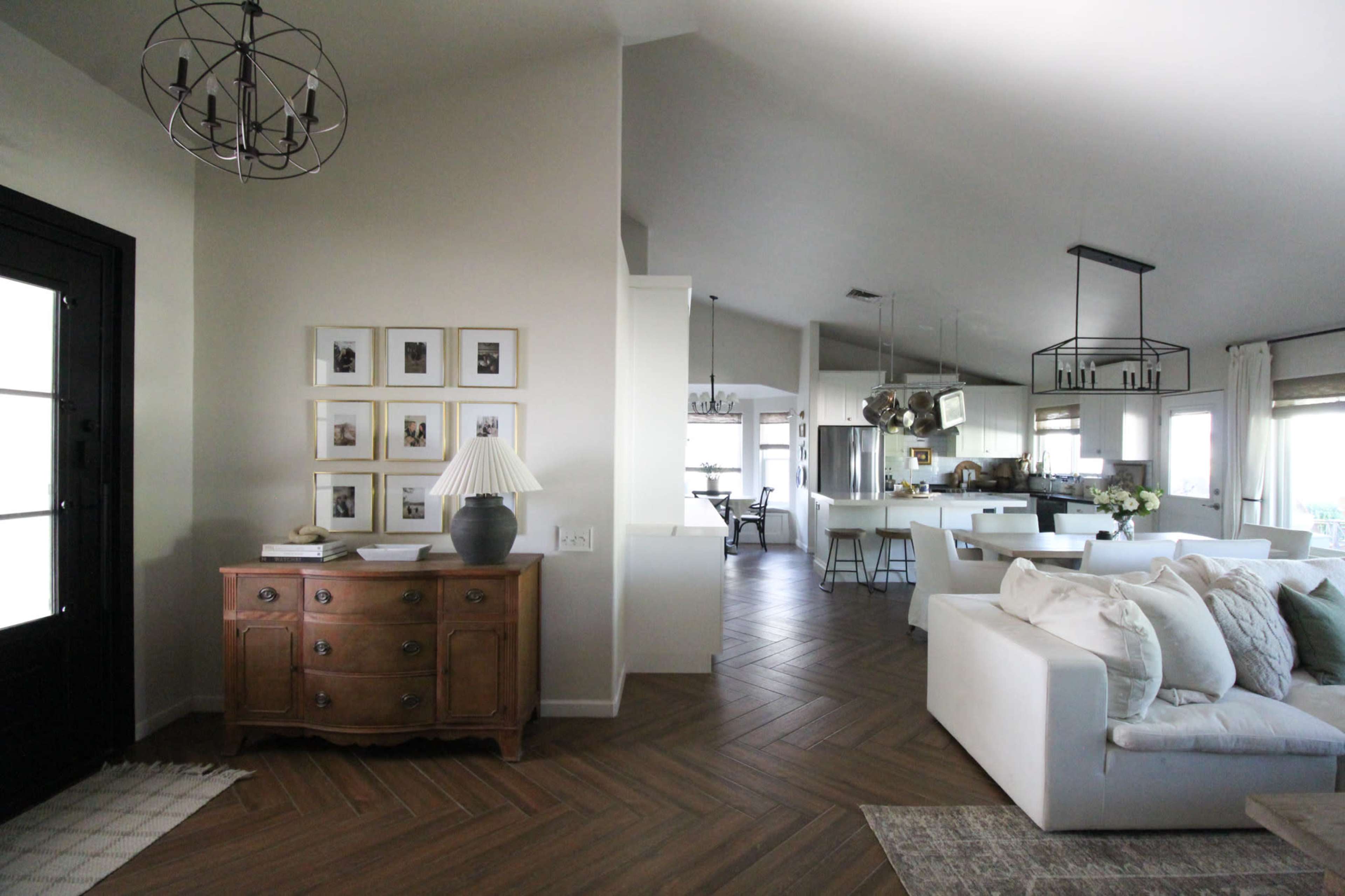 Elegant Open-Concept Home with High-End Traditional Interiors – Ideal for Cooking Shows, Photo Shoots, and Creative Projects Image in Mesa, MESA, AZ