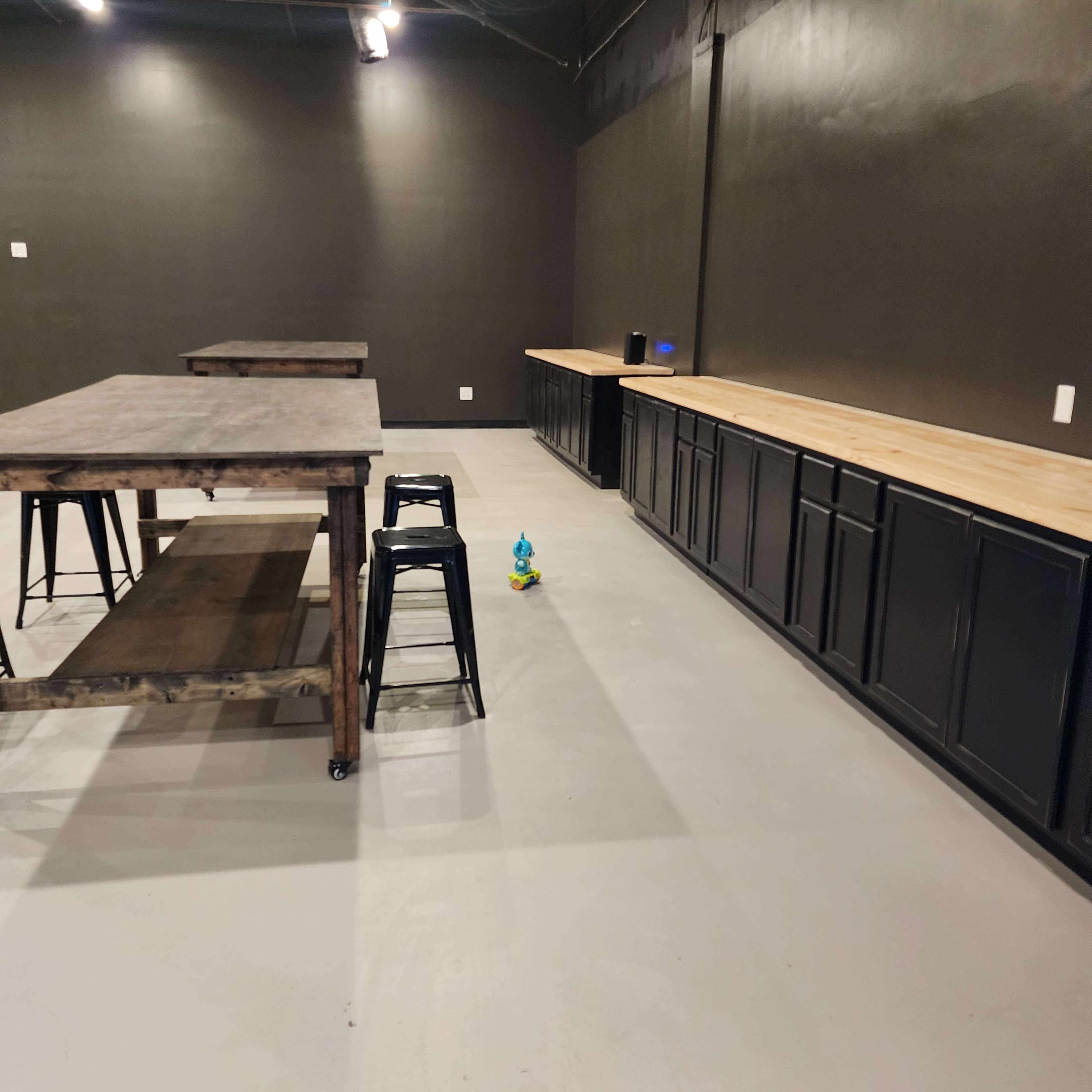 Conveniently Located Spacious Studio Event Venue Image in King, King, NC