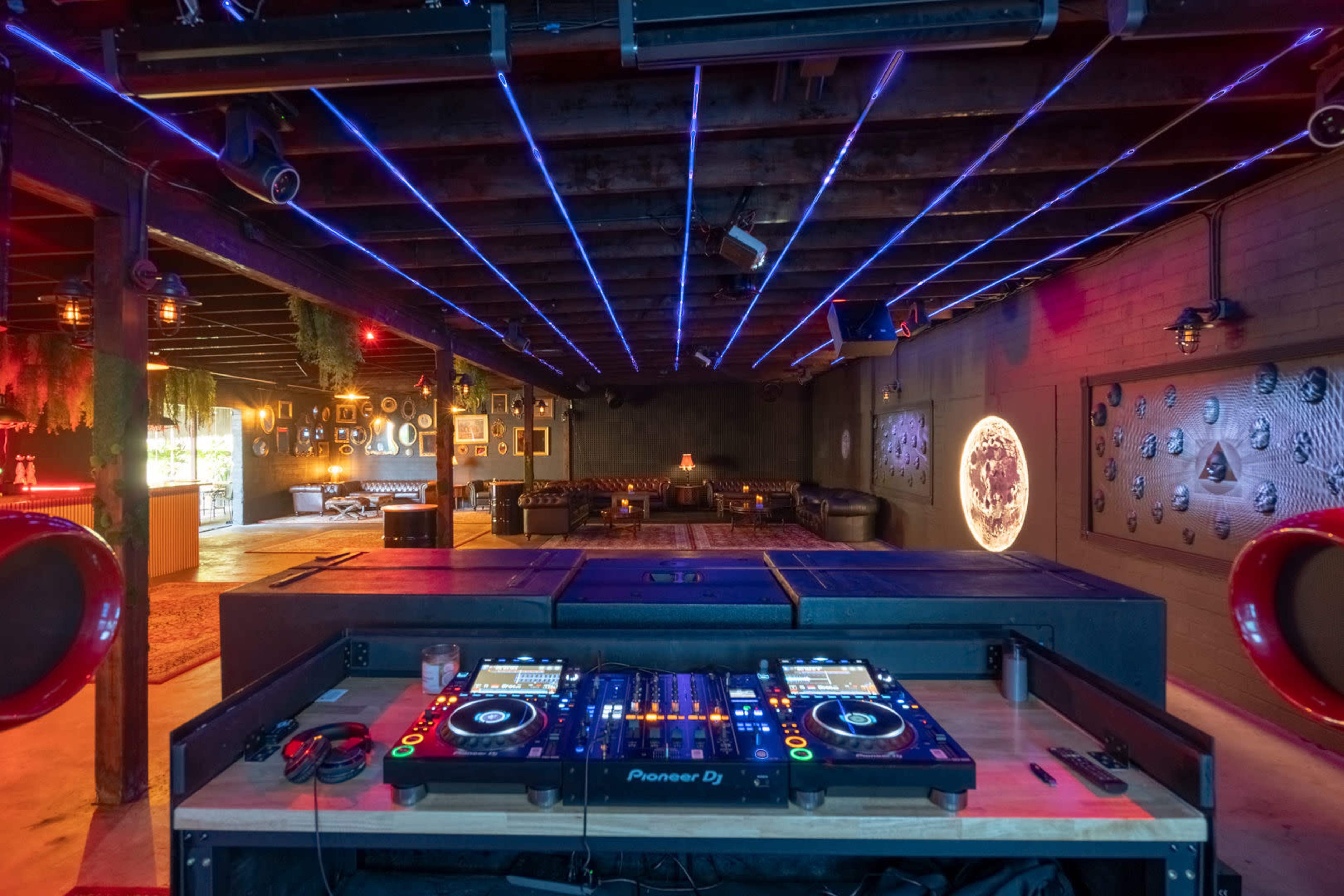 Night Club w/ Bar, Sound system, Lighting, Outdoor, Patio Image in Sun Valley, North Hollywood, CA