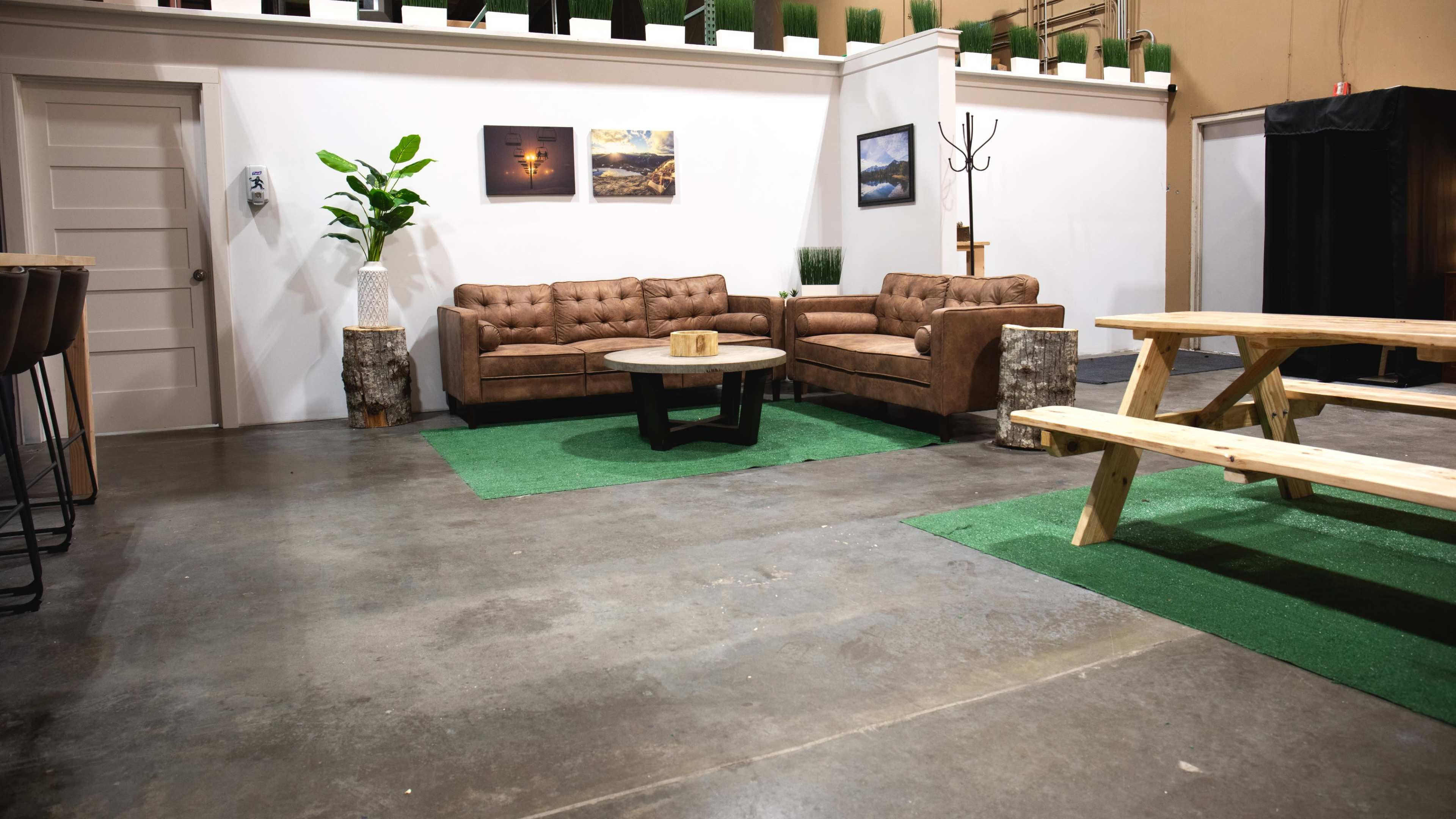 Photo/Video Production Studio with Large Cyc Wall and Customizable Sets Image in Valley Industrial, Woodinville, WA