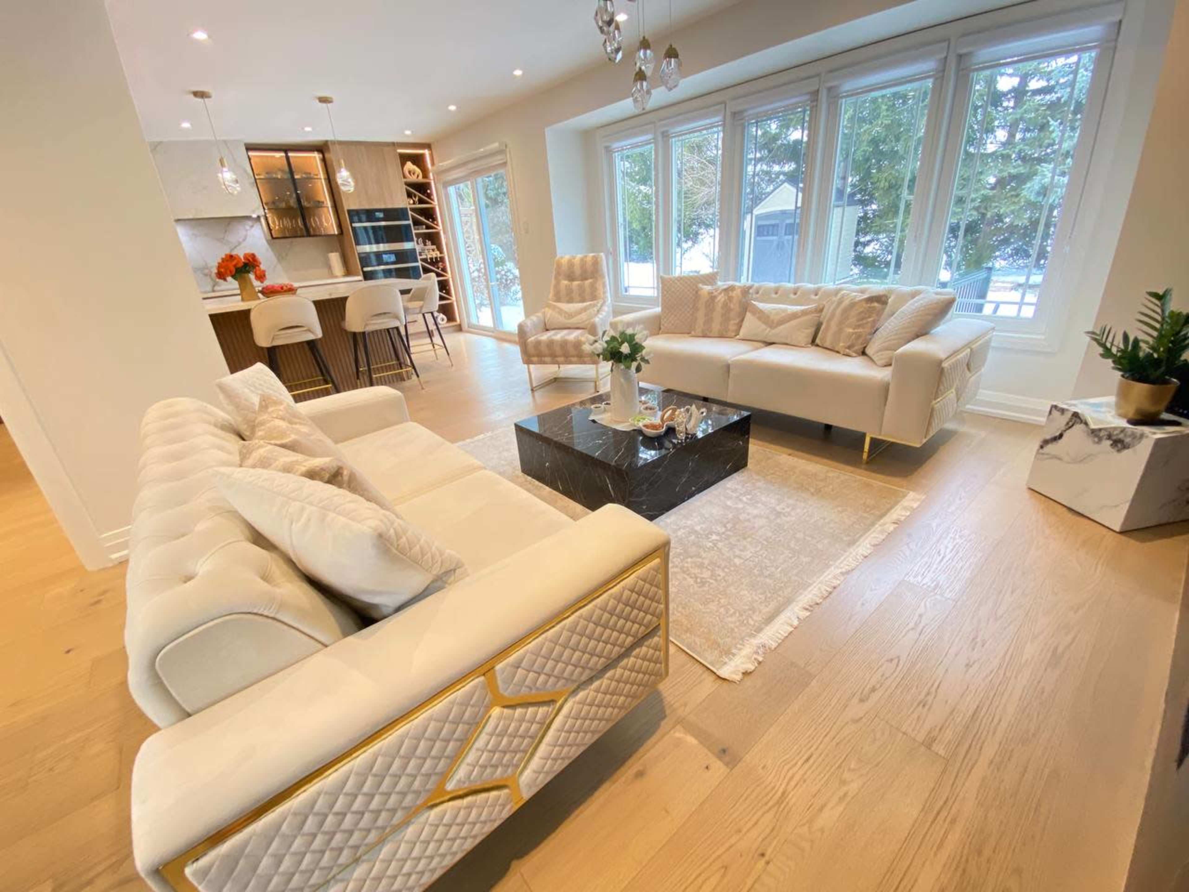 A luxurious, modern home in the city with stunning park views! Image in Erin Mills, Mississauga, ON