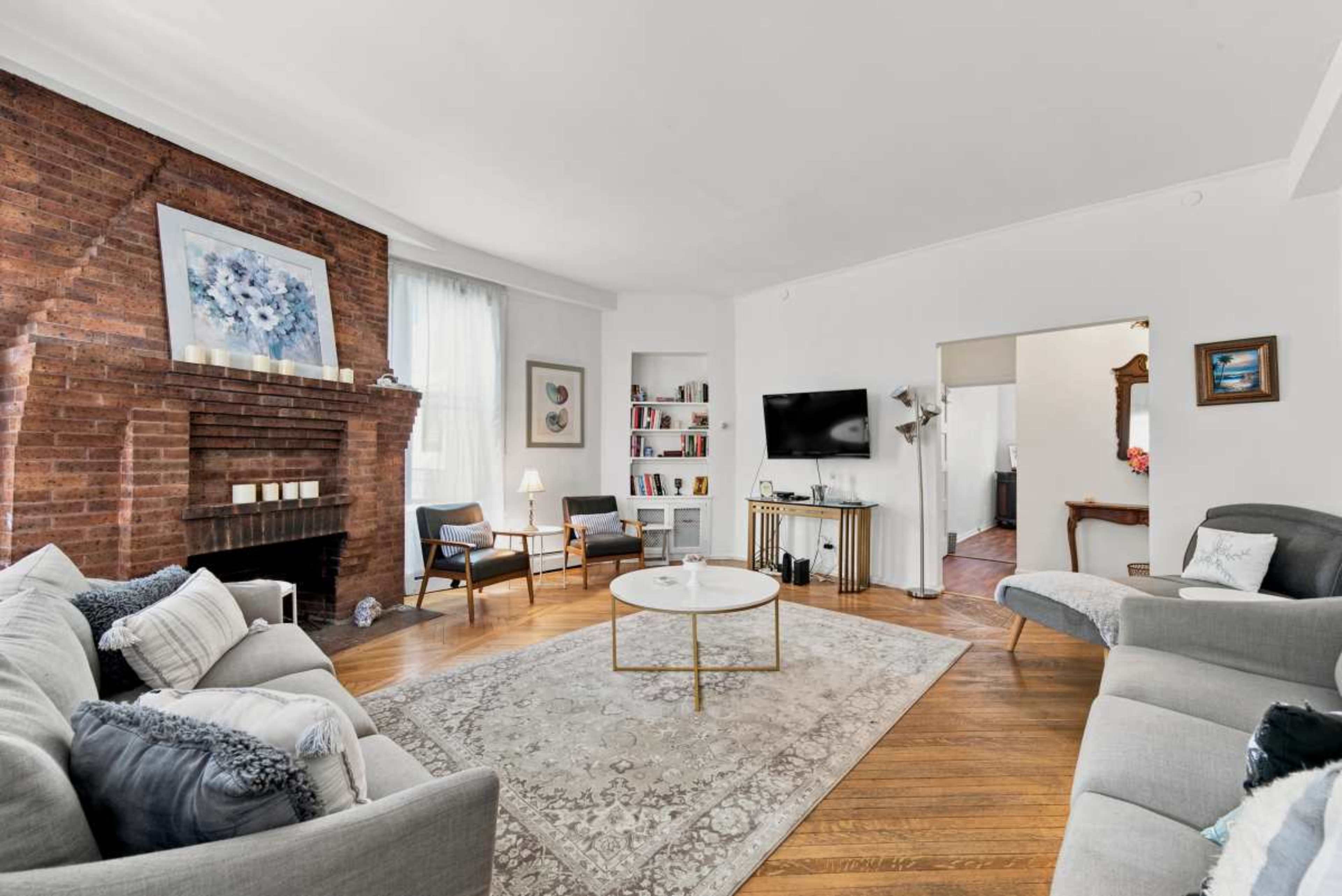 Large Older Home With Beautiful Bay and Sunset Views Image in Bayswater, Far Rockaway, NY