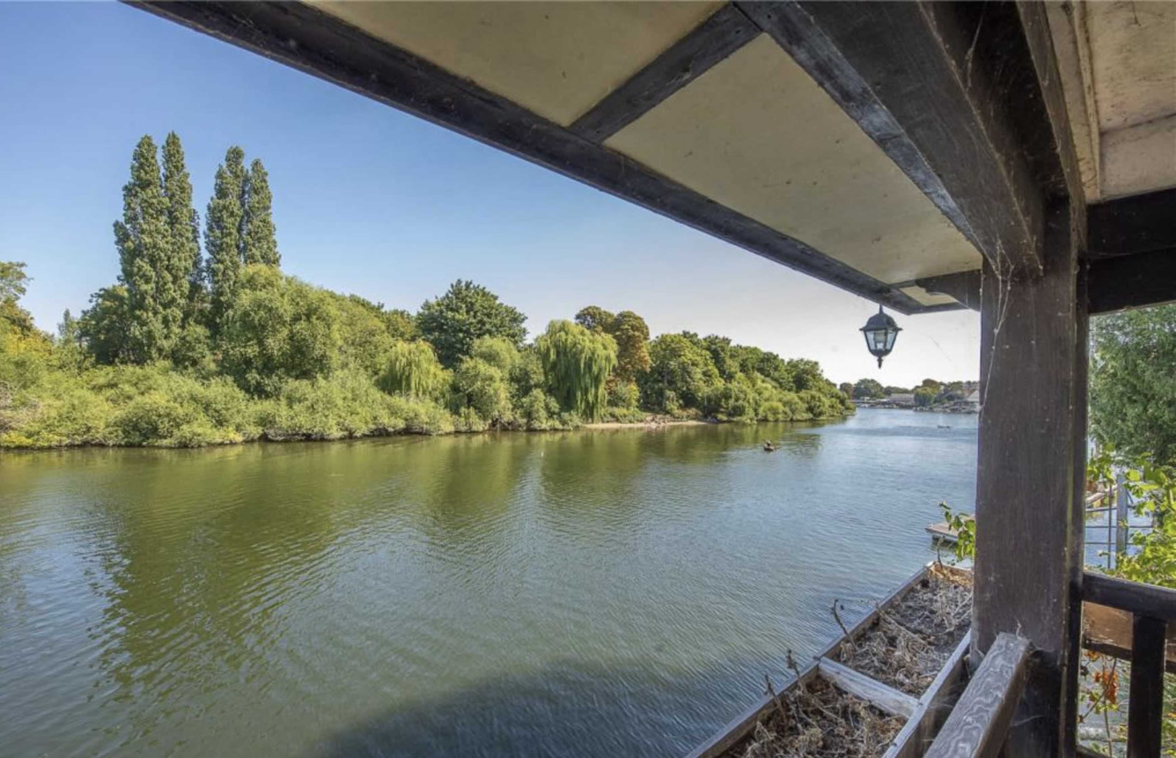 Riverside Property With Boathouse & Large Garden Image in Twickenham, Twickenham, ENG