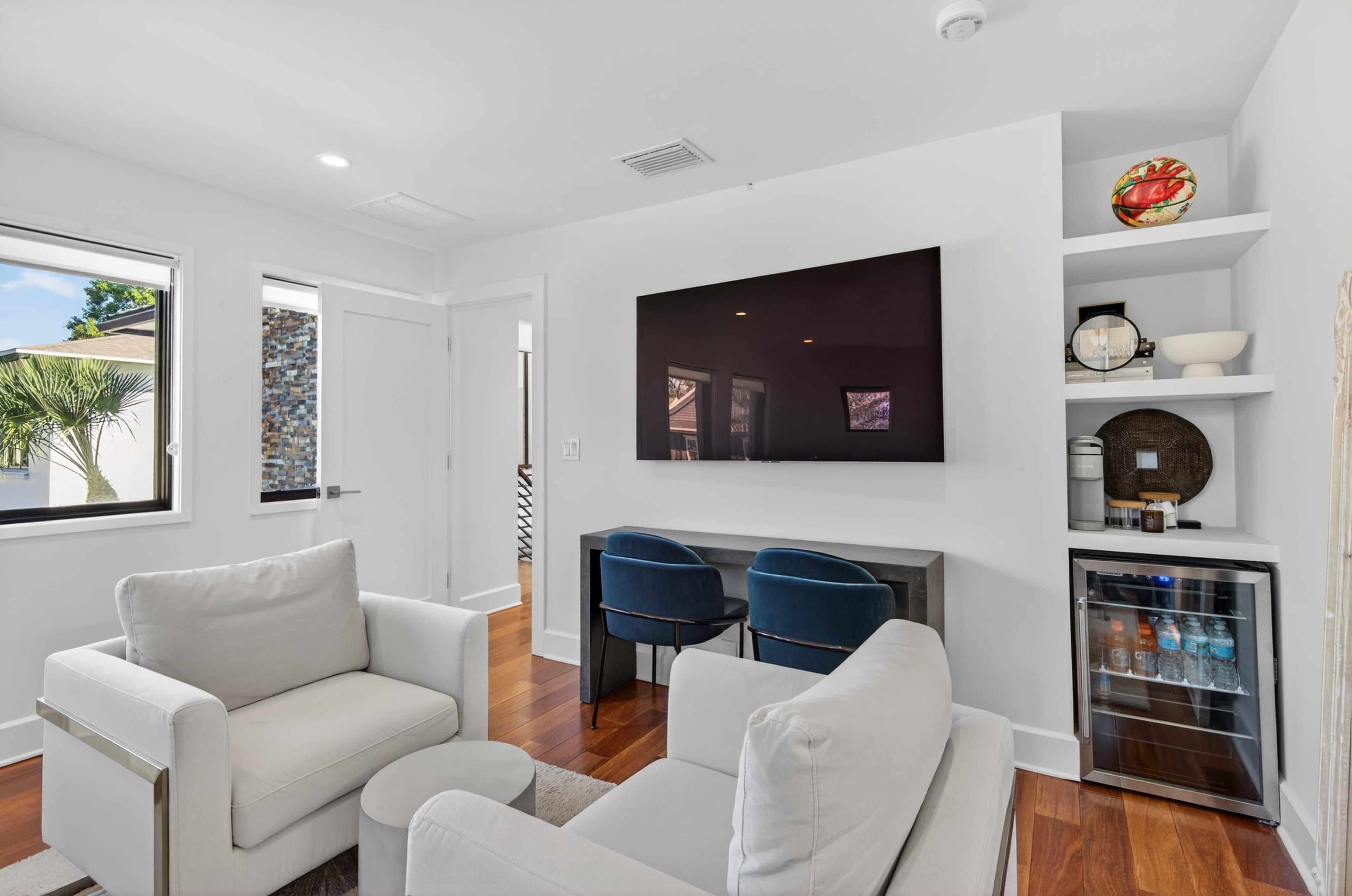 Luxury South Tampa Creative Production Home w/ Pool & Natural Light Image in Ballast Point, Tampa, FL