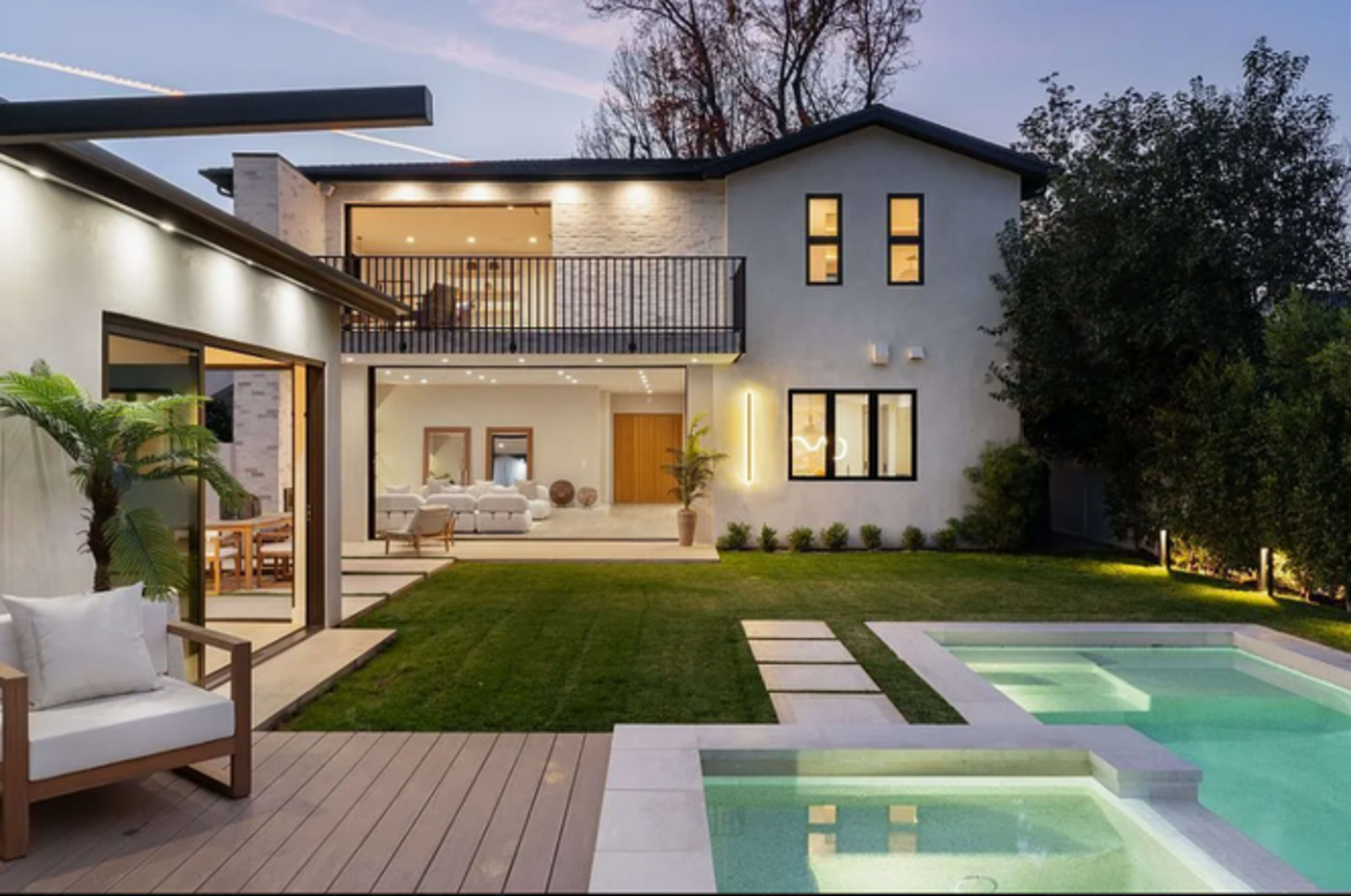Treehouse gateway Image in Sherman Oaks, Sherman Oaks, CA