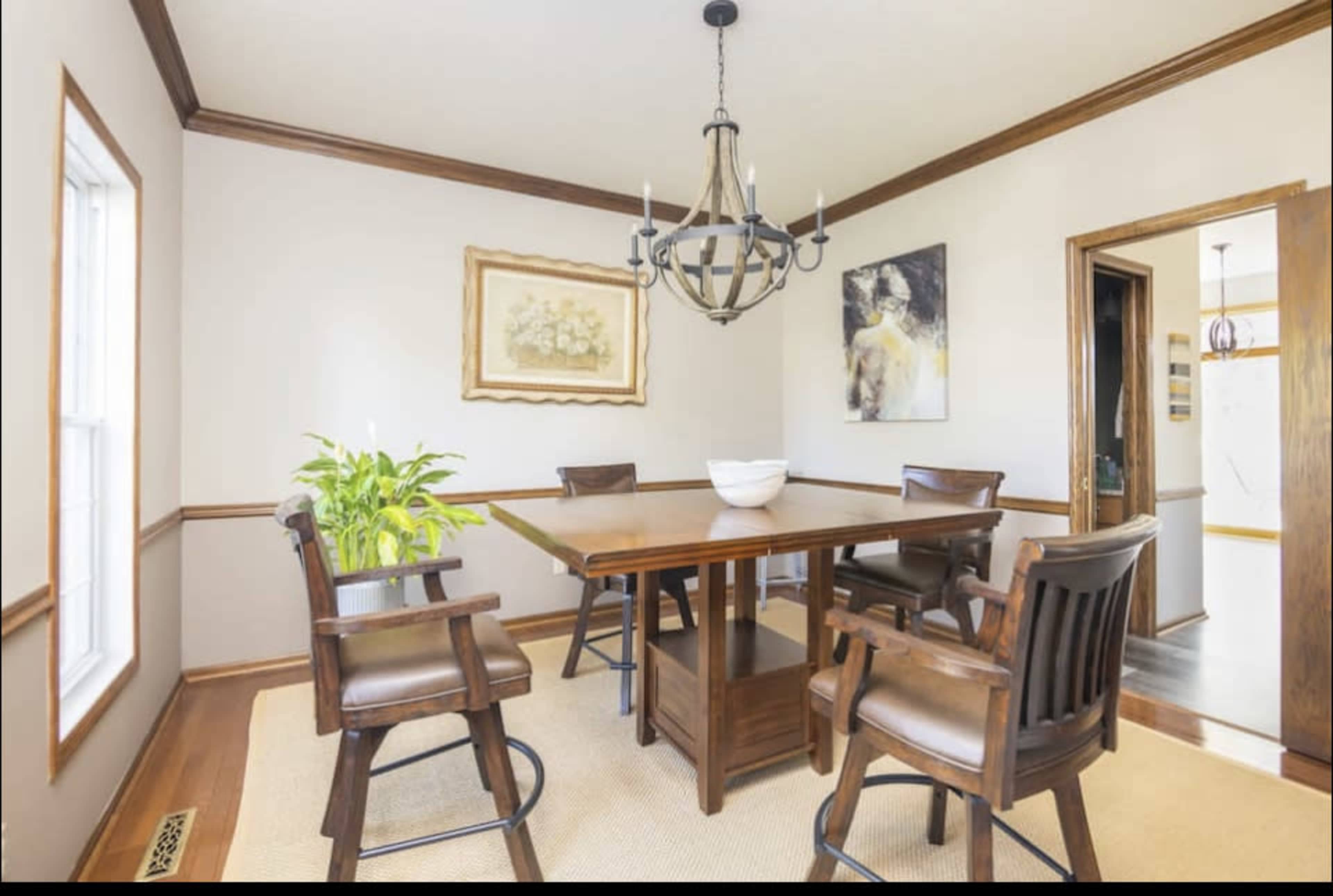 Spacious Colonial Estate Image in Clive, Clive, IA