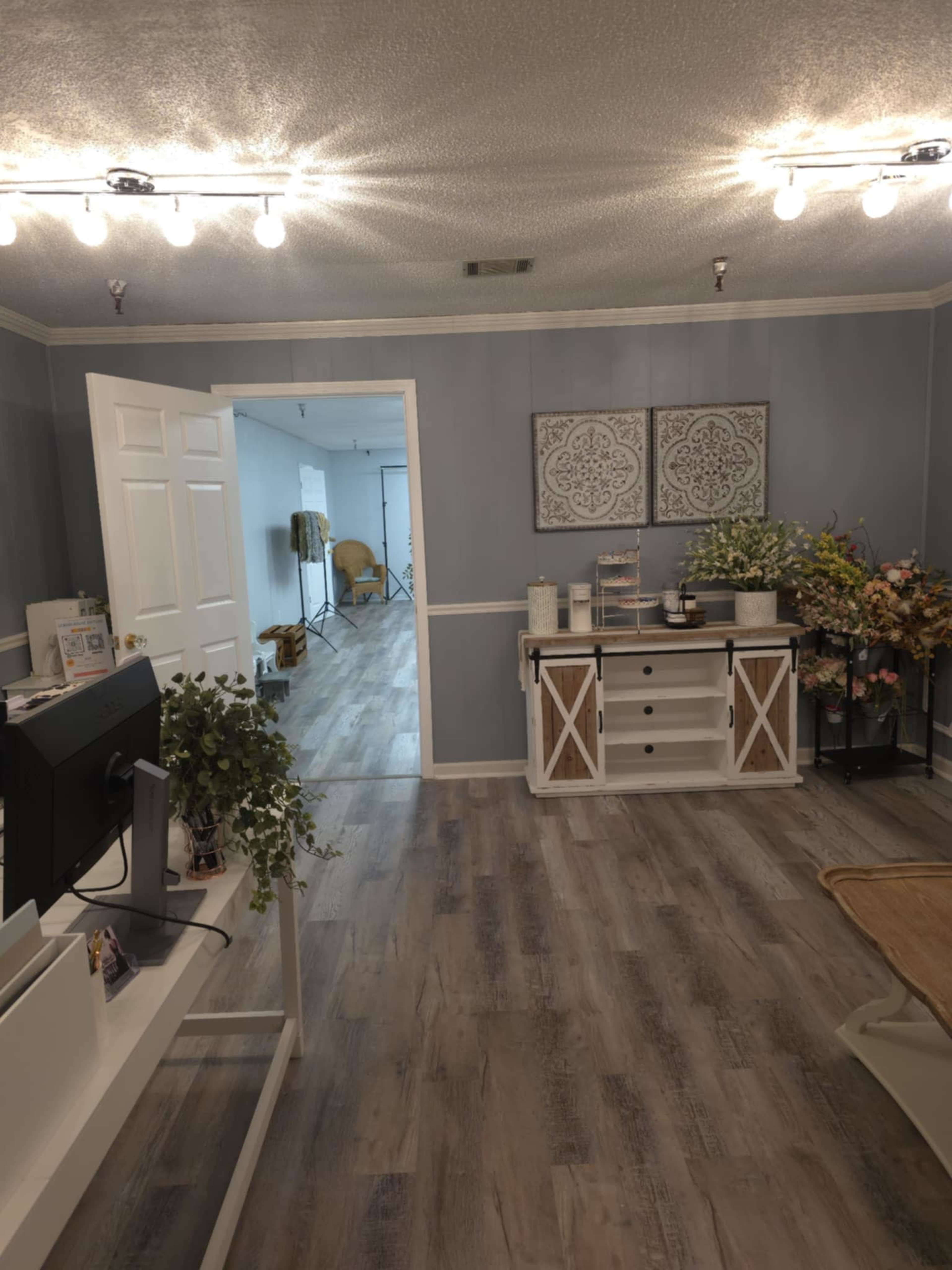 Two-room photography space with an eloquent meeting/waiting space and separate space to take pictures. Image in Johnson City, Johnson City, TN