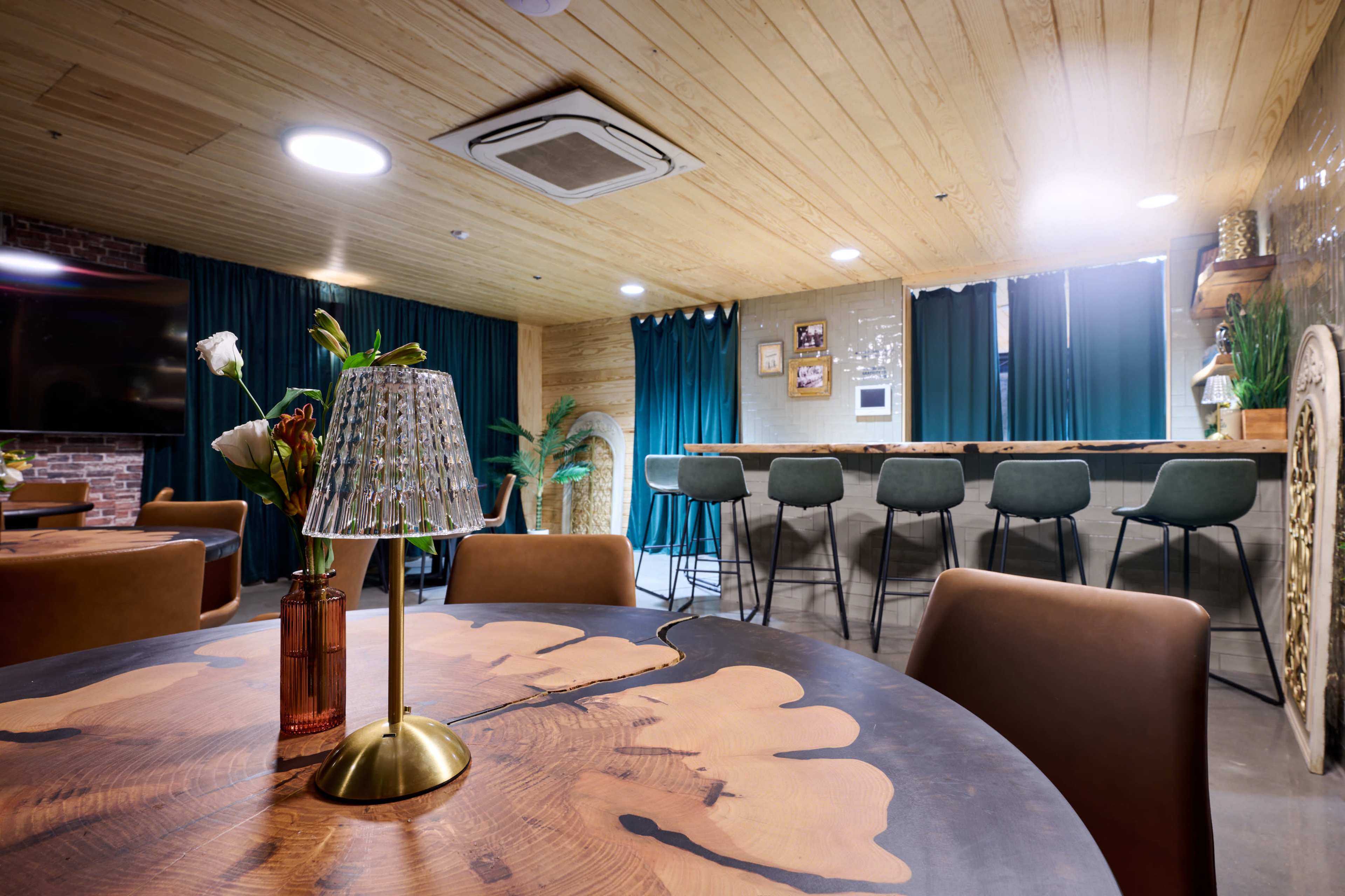 Hidden Speakeasy-Style Lounge Image in Bluff Springs, Austin, TX