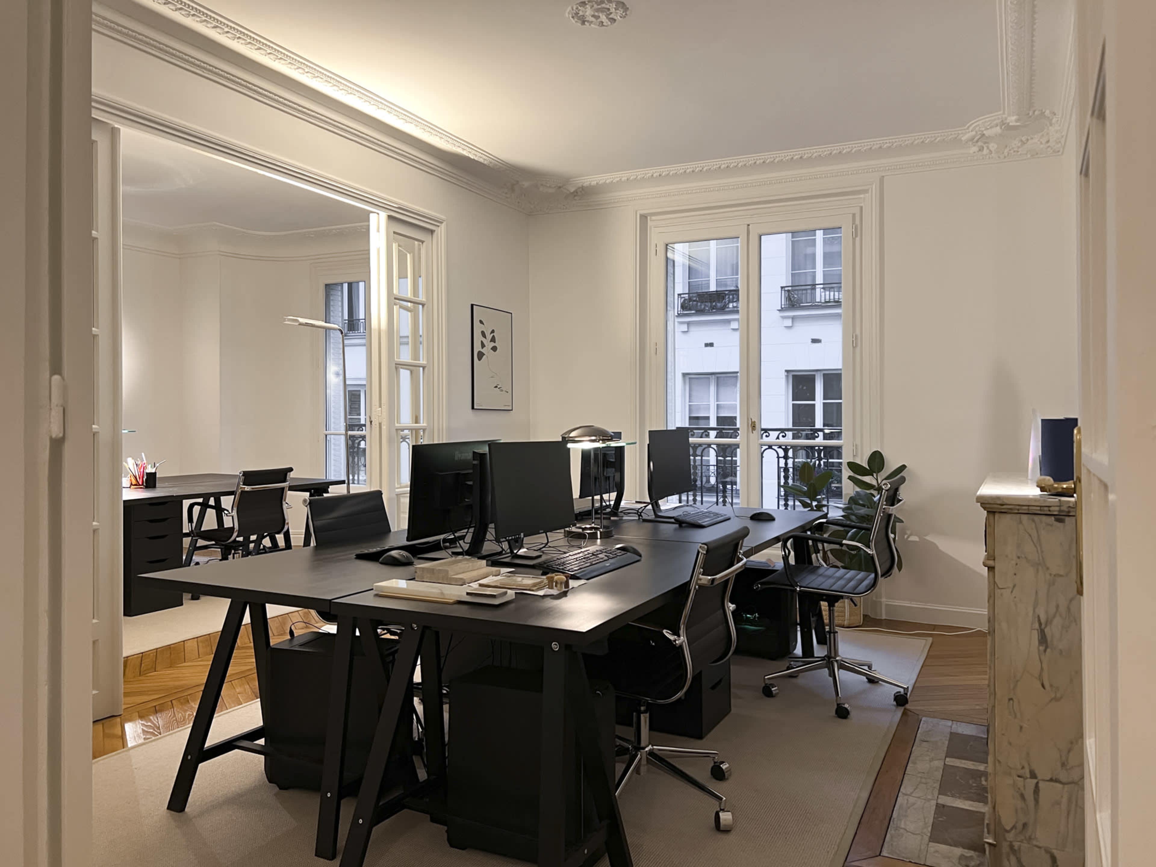 Bureaux dans appartement haussmannien Image dans Arts-et-Métiers, Paris, 