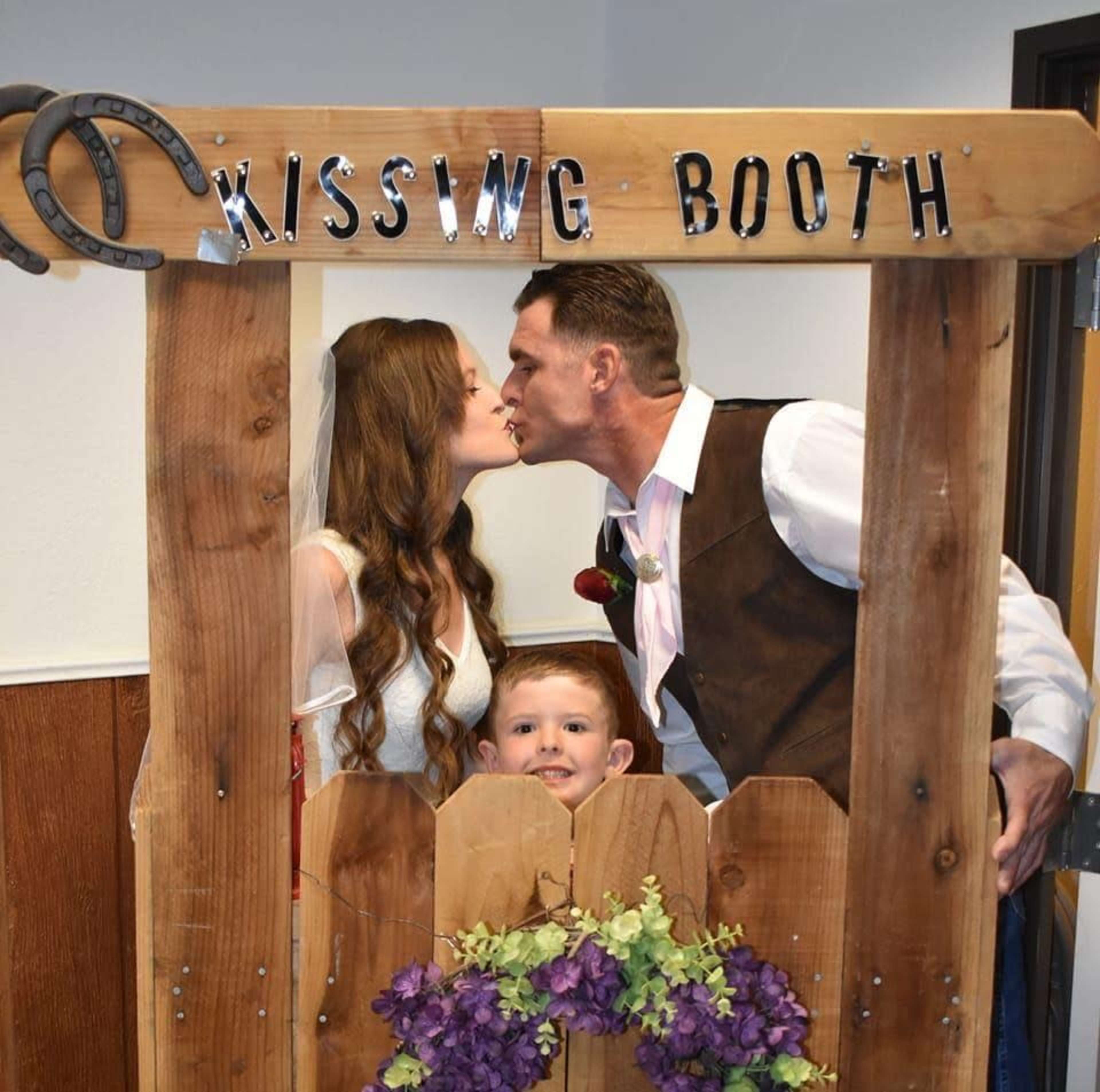 Just southeast of Vegas, banquet hall, dance floor, stage/inhouse sound system, cozy & rustic! Image in Valley View, Henderson, NV