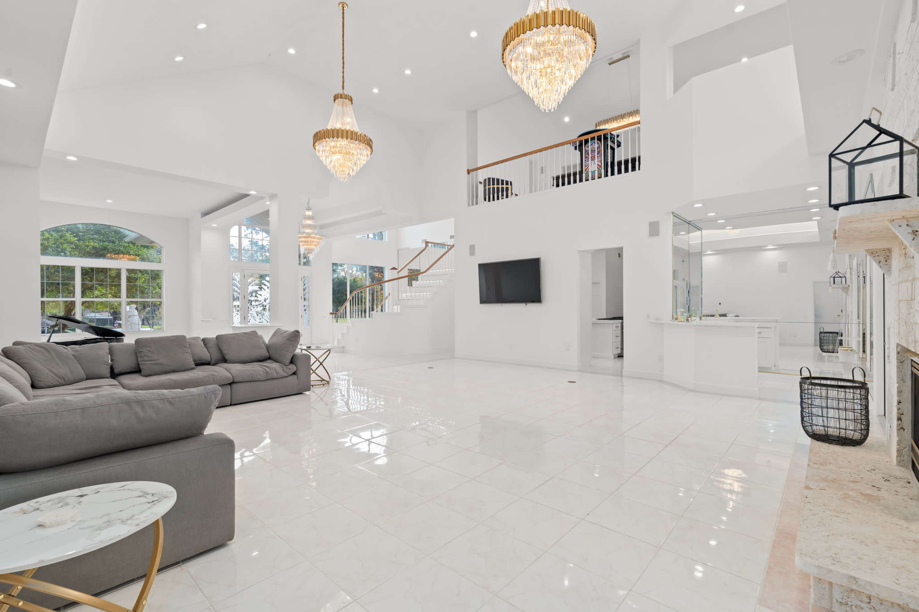 Modern Upscale Retreat: Photogenic Estate with Helipad, 3+ Acres on Little Wekiva River, Wildlife, and Gated Privacy Image in , Altamonte Springs, FL