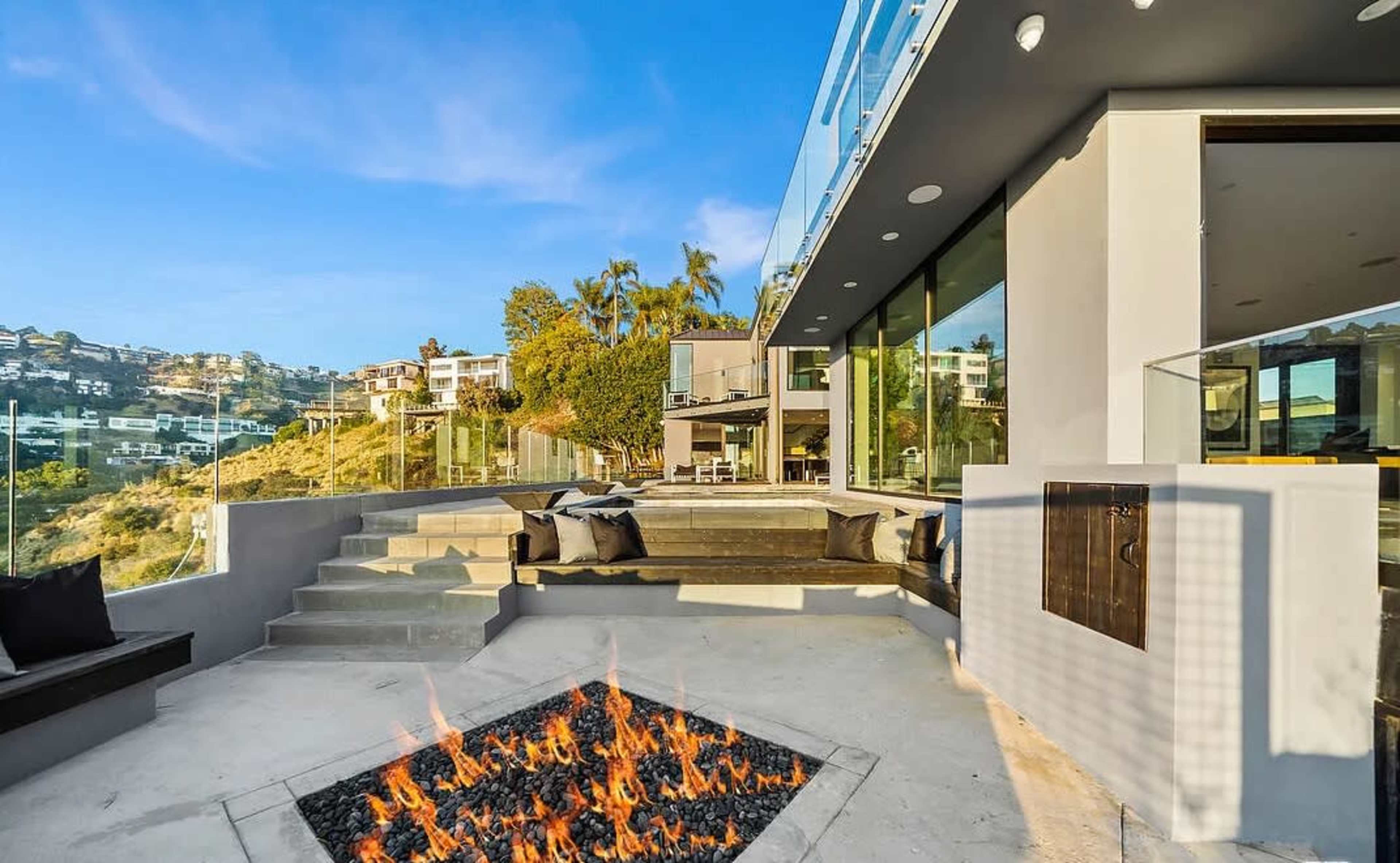 HASLAM TERRACE GLASS-WRAPPED POWERHOUSE Image in Central LA, Los Angeles, CA