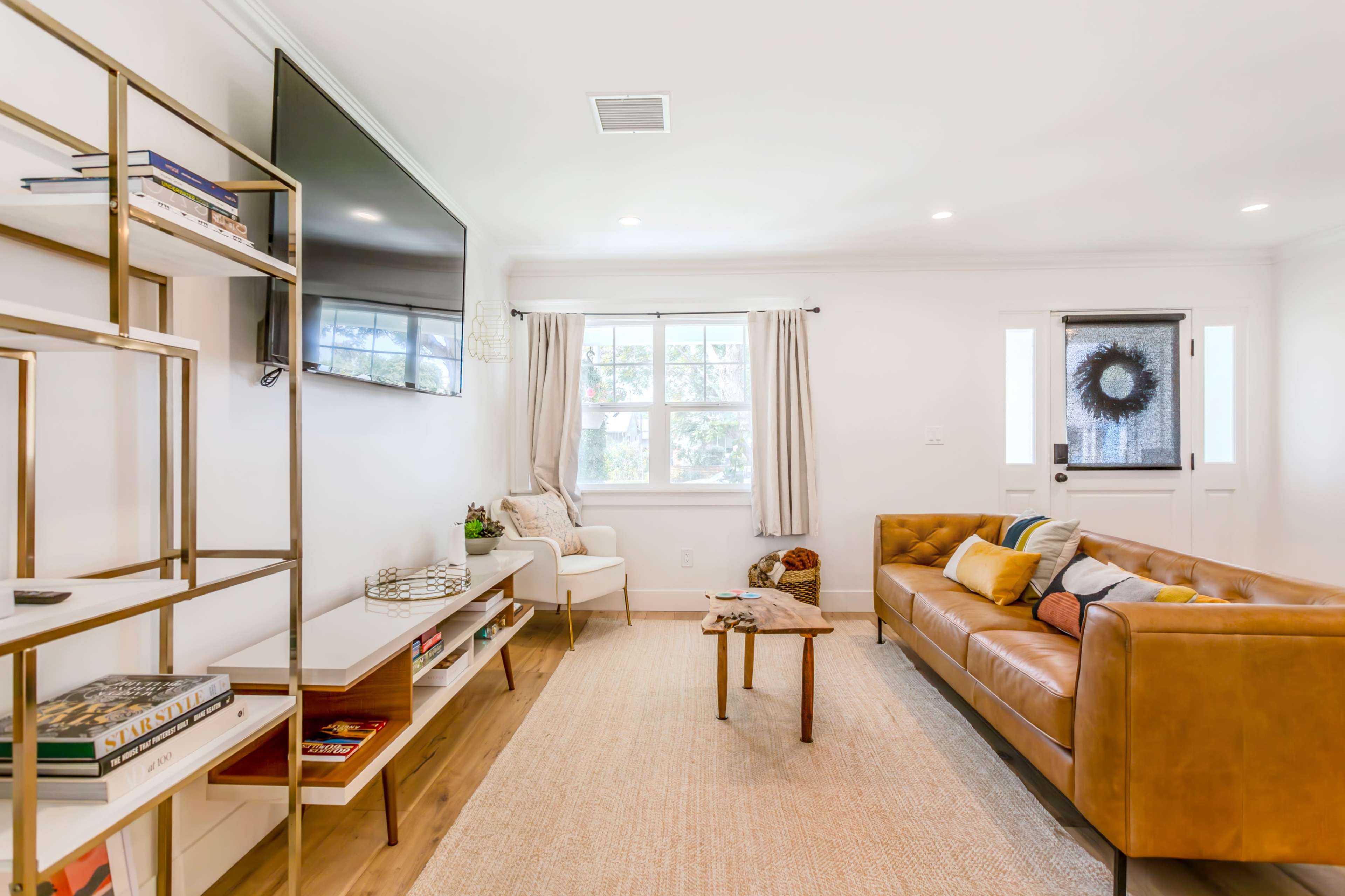 Light, Bright, Airy Single Family Open Plan Home Image in Westdale, Los Angeles, CA