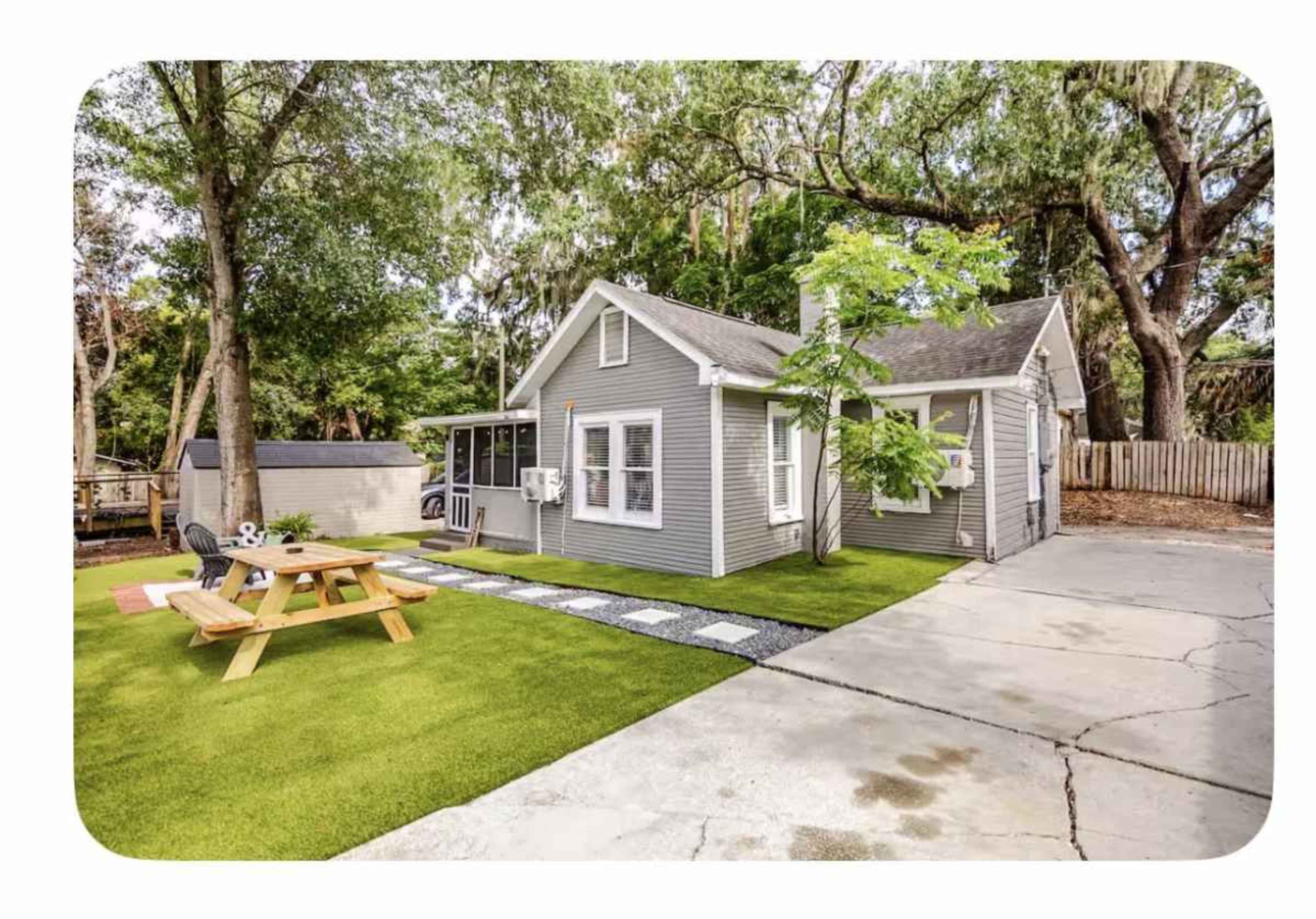 Charming Designer Cottage for Photoshoots, Podcasts & Content Creation Image in East Lake Morton, Lakeland, FL