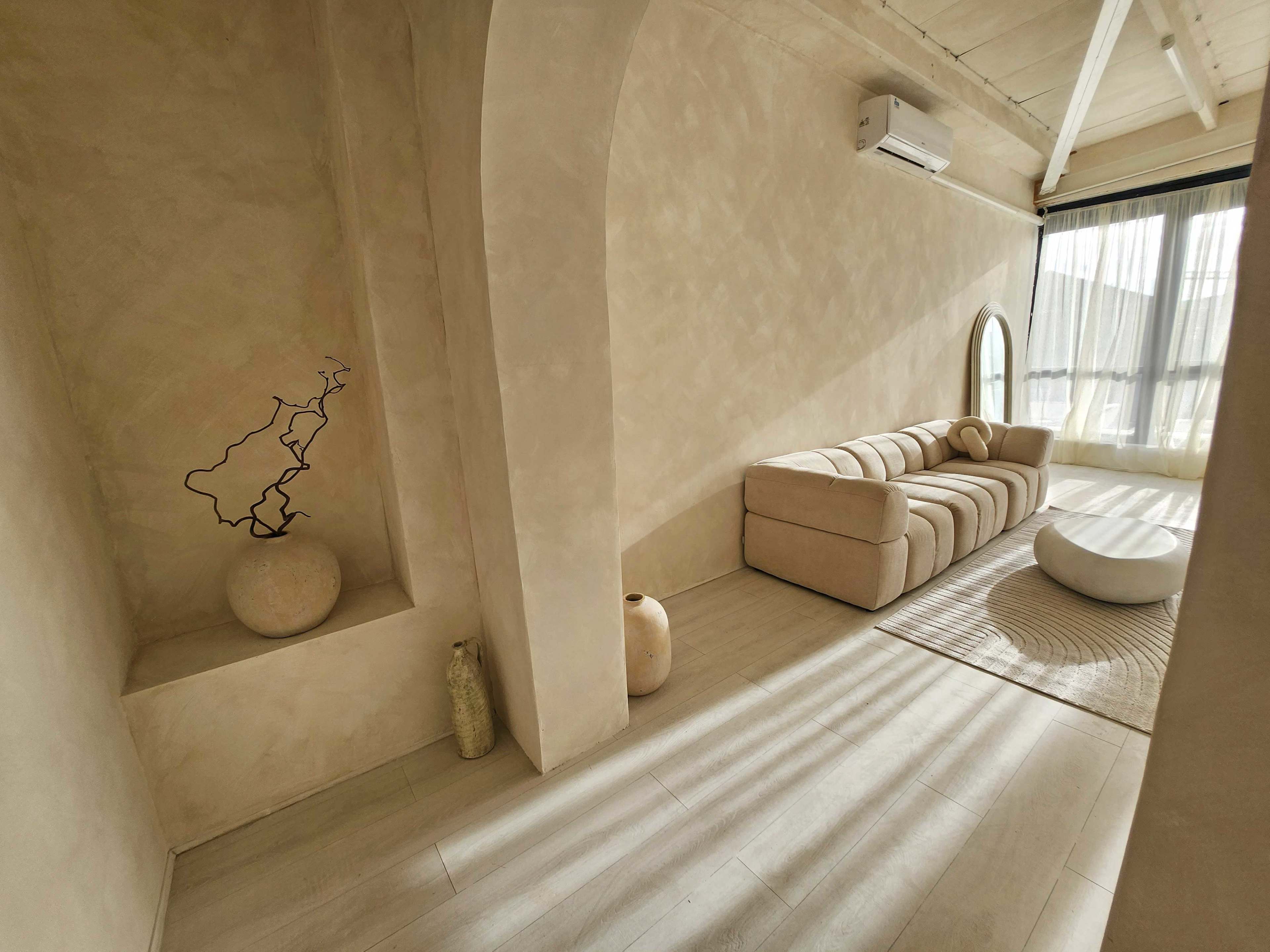 Sun-Kissed Lifestyle Studio with Elegant Arches & Textured Walls Image in London, Canning Town, ENG