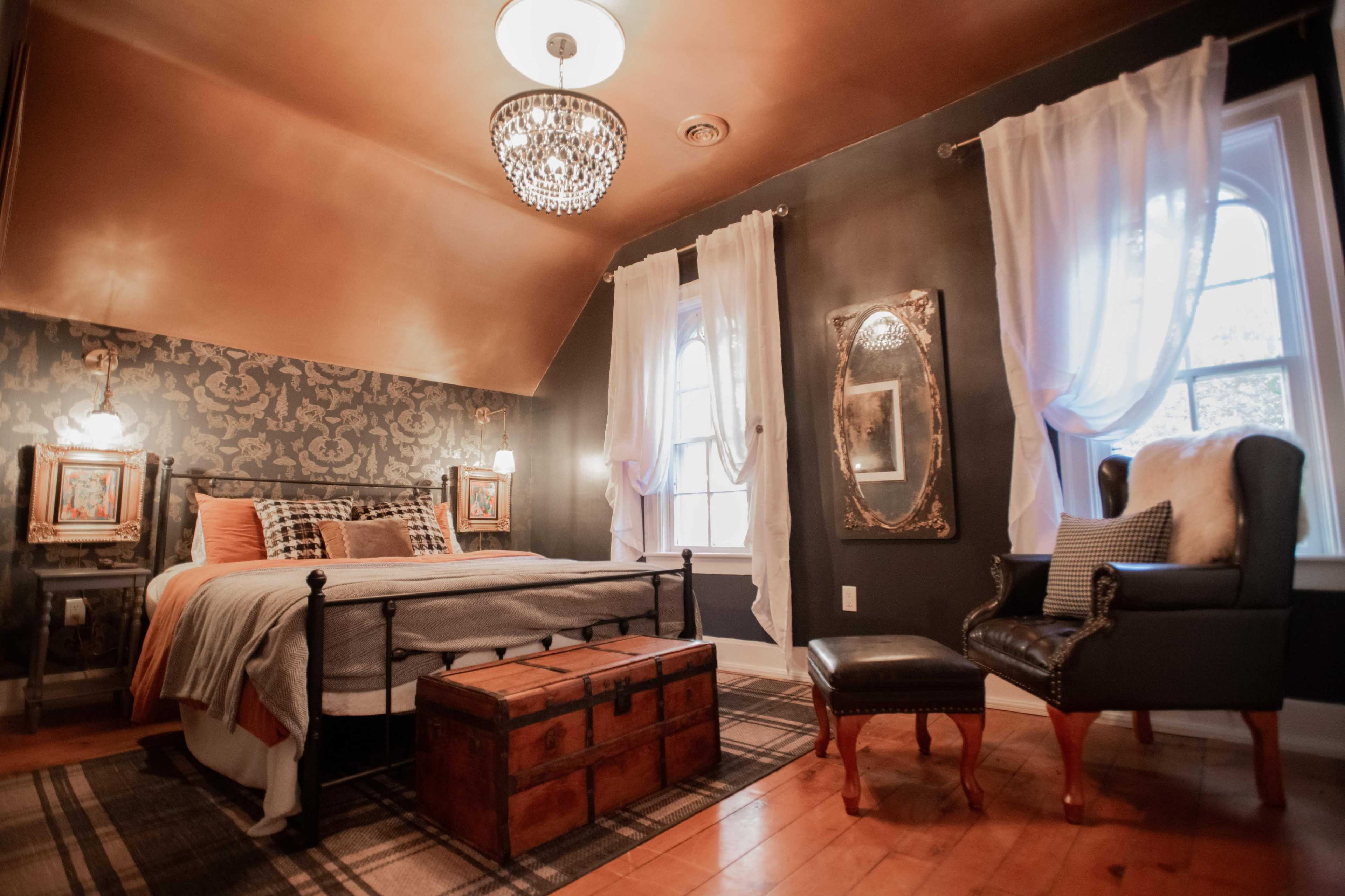 Victorian Heritage with Dreamy Decor on 35 acres Image in Fort Erie, Ridgeway, On, ON