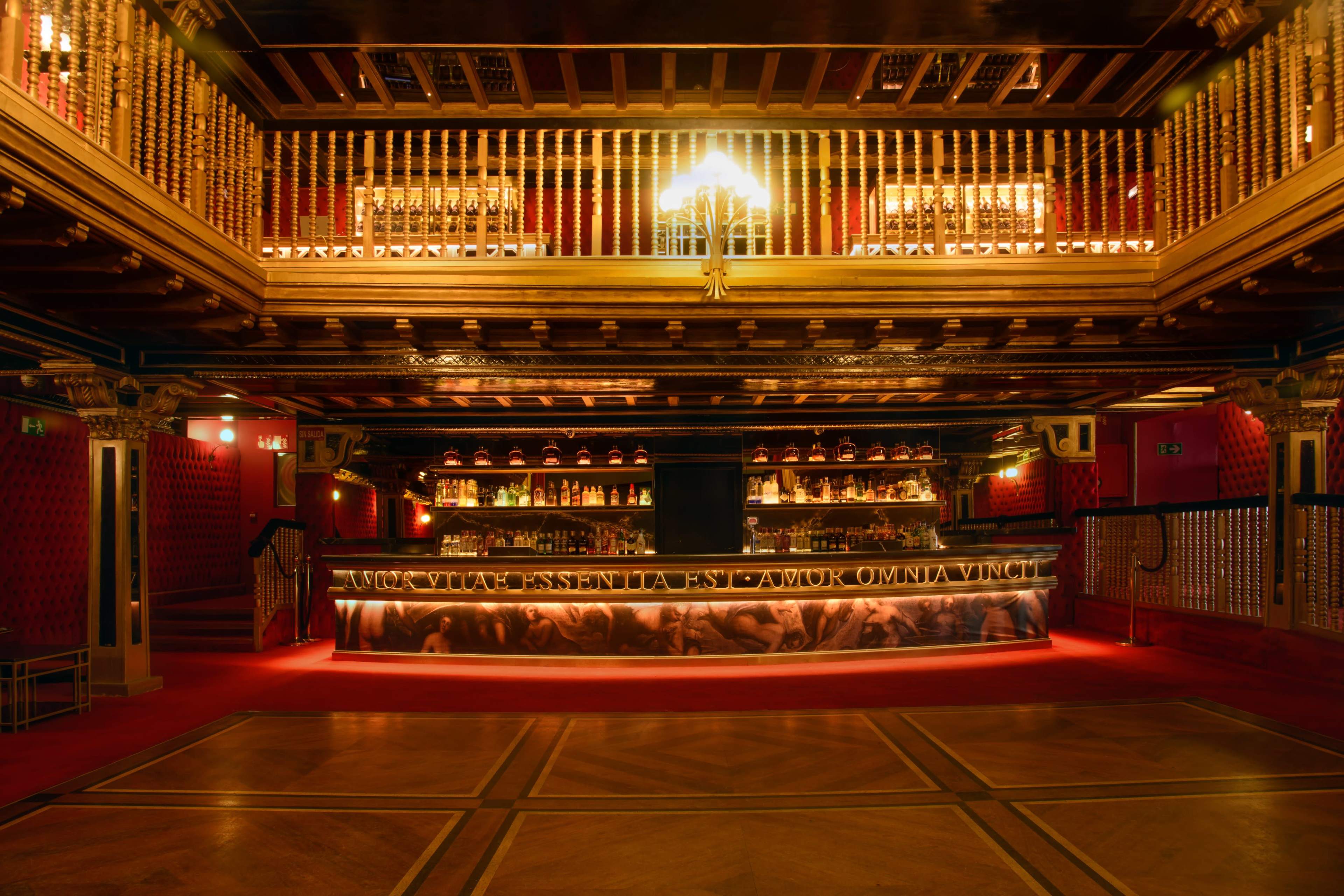 Teatro del siglo XX en pleno centro de Madrid. Imagen en Cortes, Madrid, M