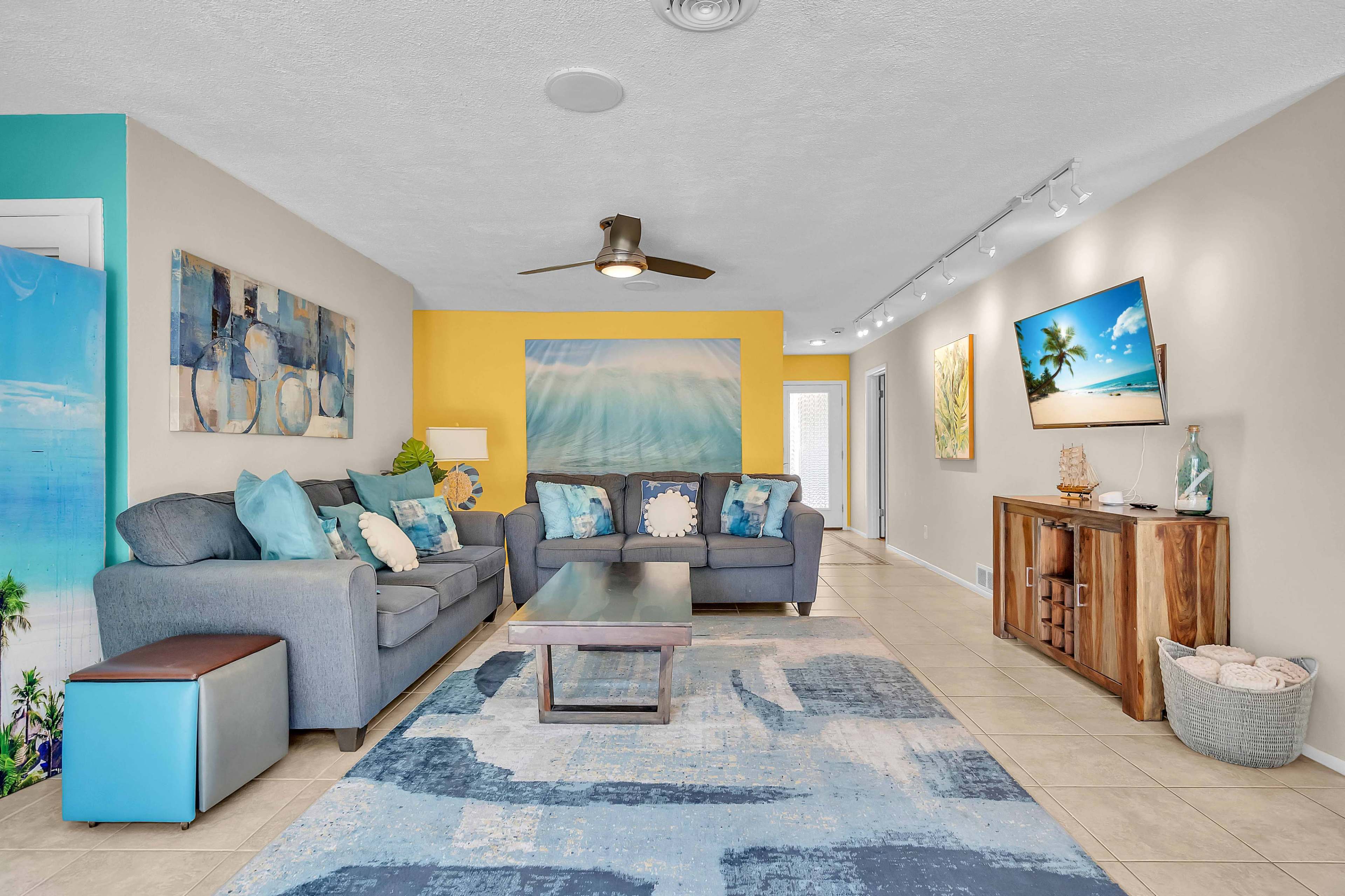 Tropical Suburban Oasis - IMG Nearby Image in Bayshore Gardens, Bradenton, FL