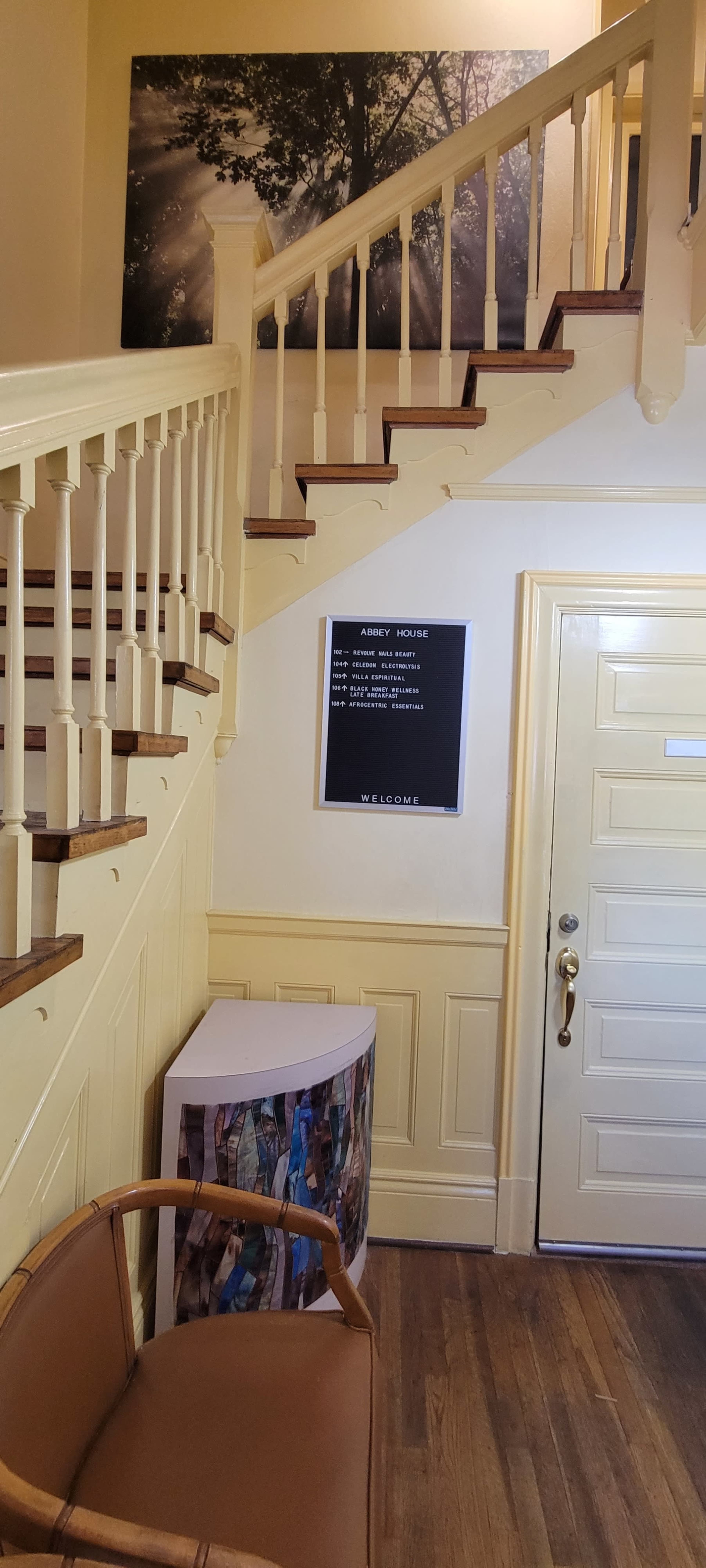 Upstairs 500 sq ft urban space with bathroom in SE Hawthorne Historic District Image in Richmond, Portland, CA