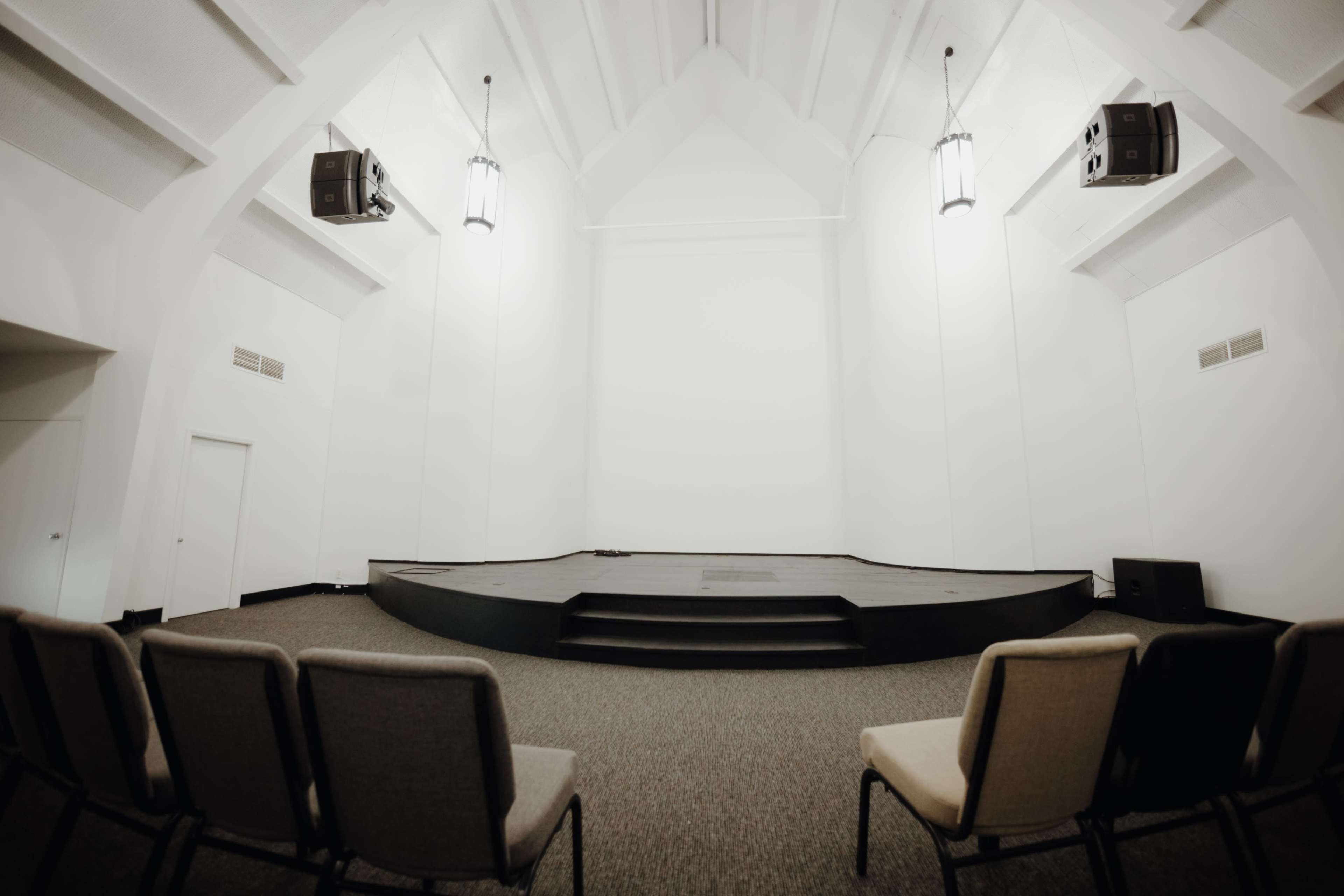 Bright Neutral Chapel Image in Whittier, Whittier, CA