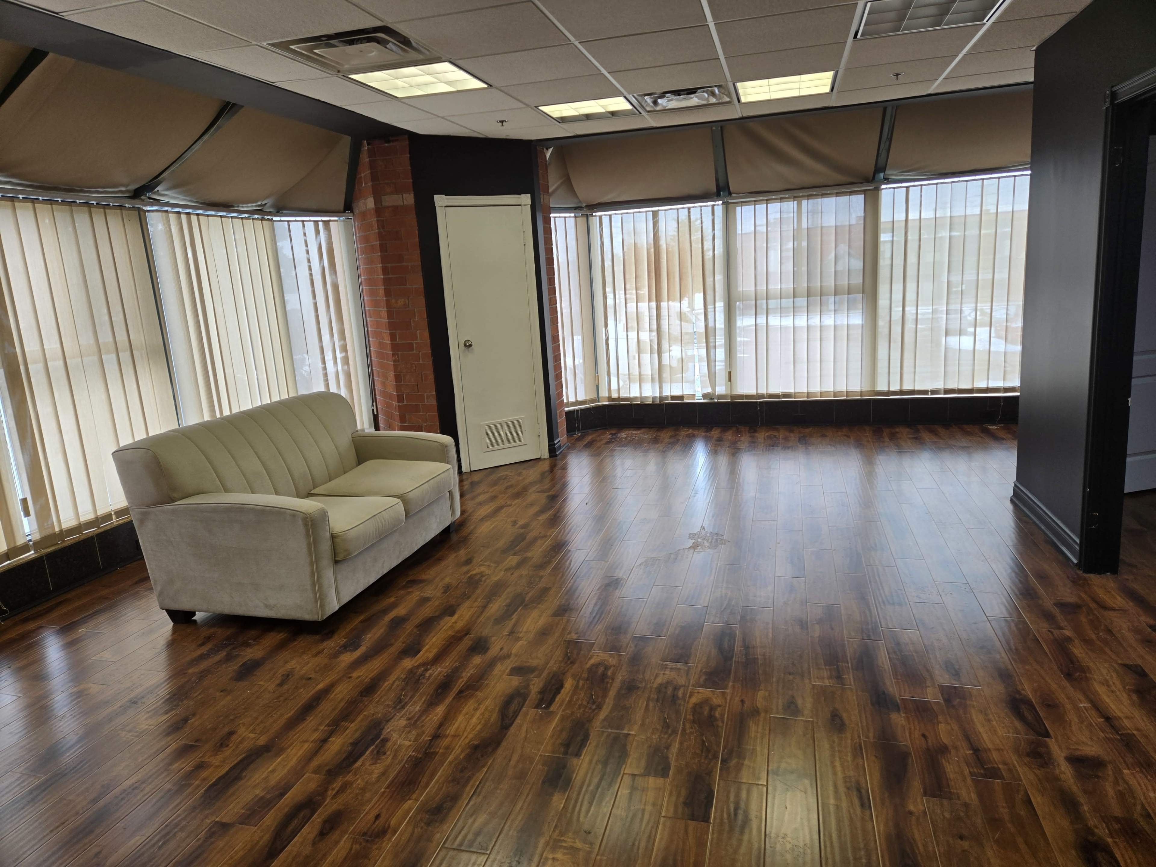 Office or studio space with lots of amenities close by. Image in Woodbridge, Woodbridge, ON