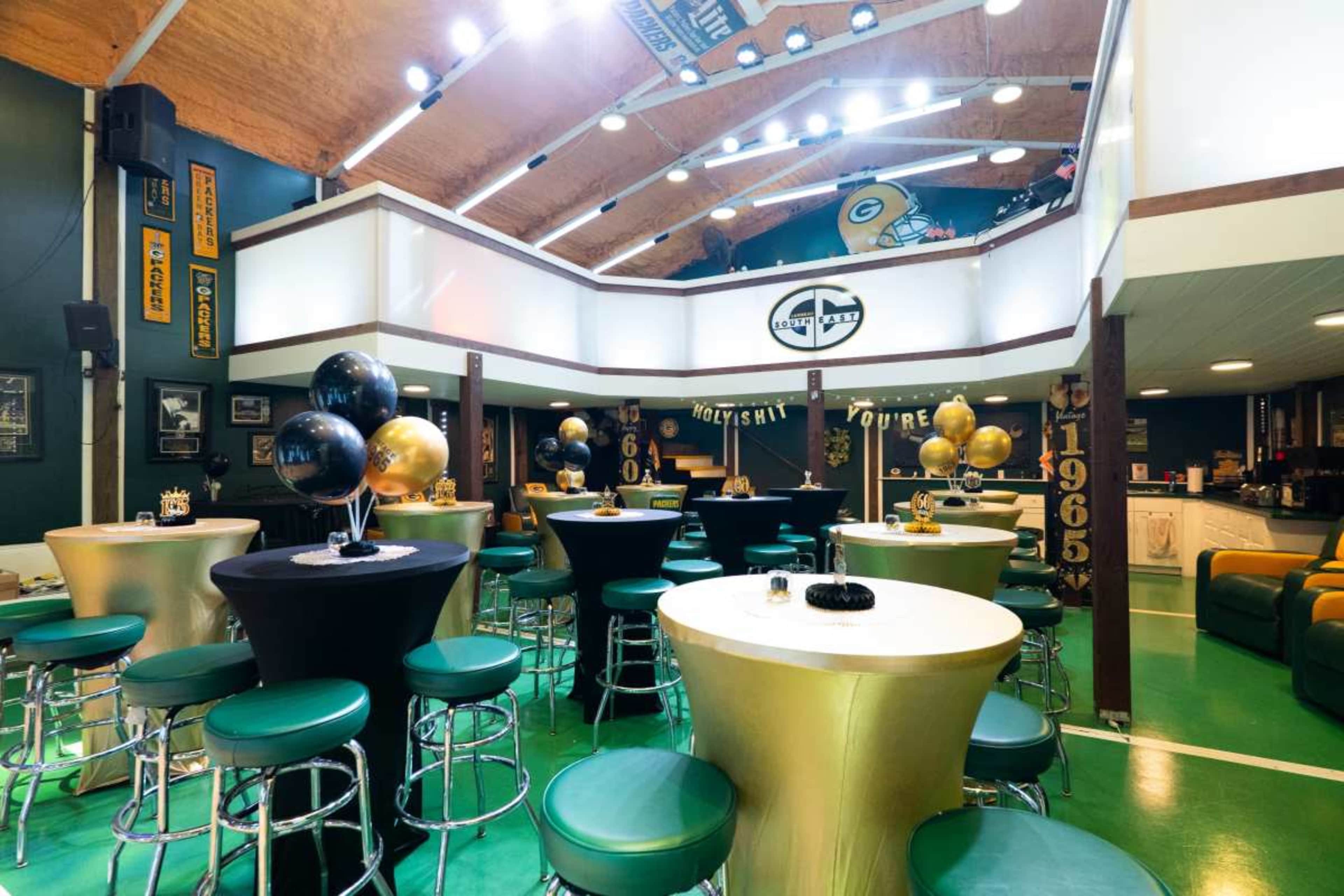 Suburban House with multiple studios and pool. Image in , Leesburg, FL