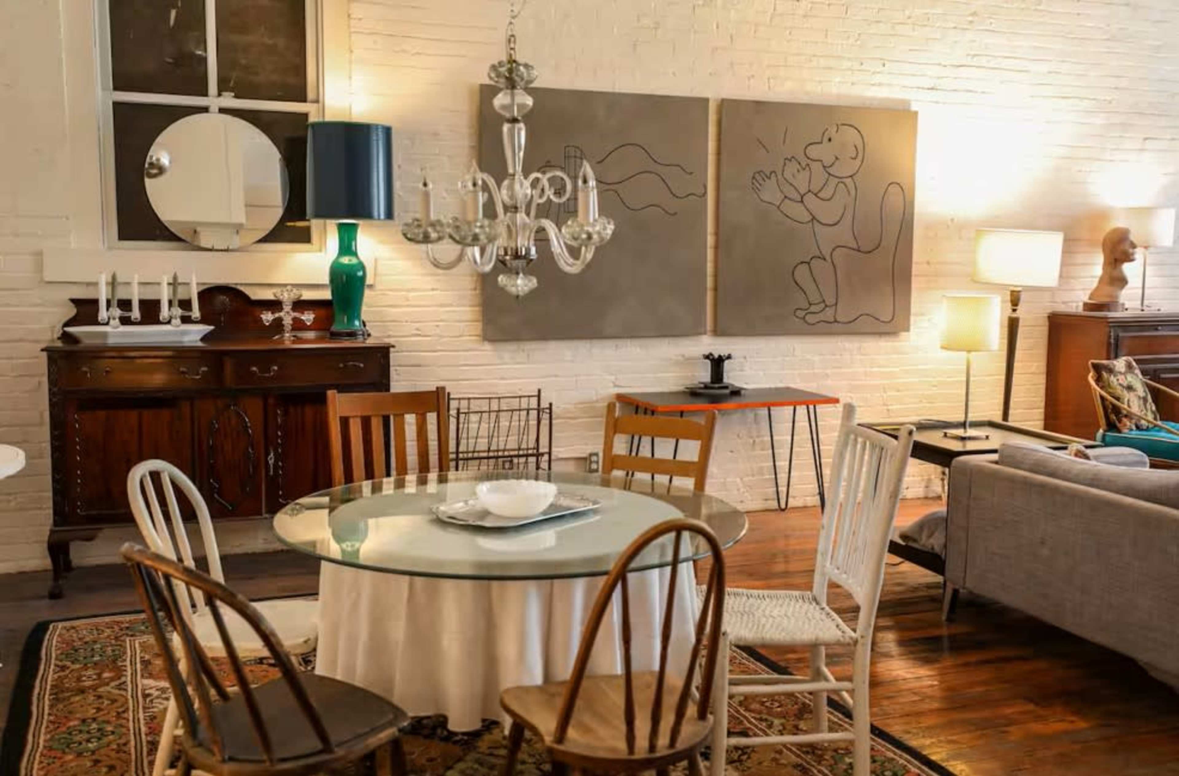 Eclectic Artist's Loft & Studio Image in Jefferson Square, Omaha, NE