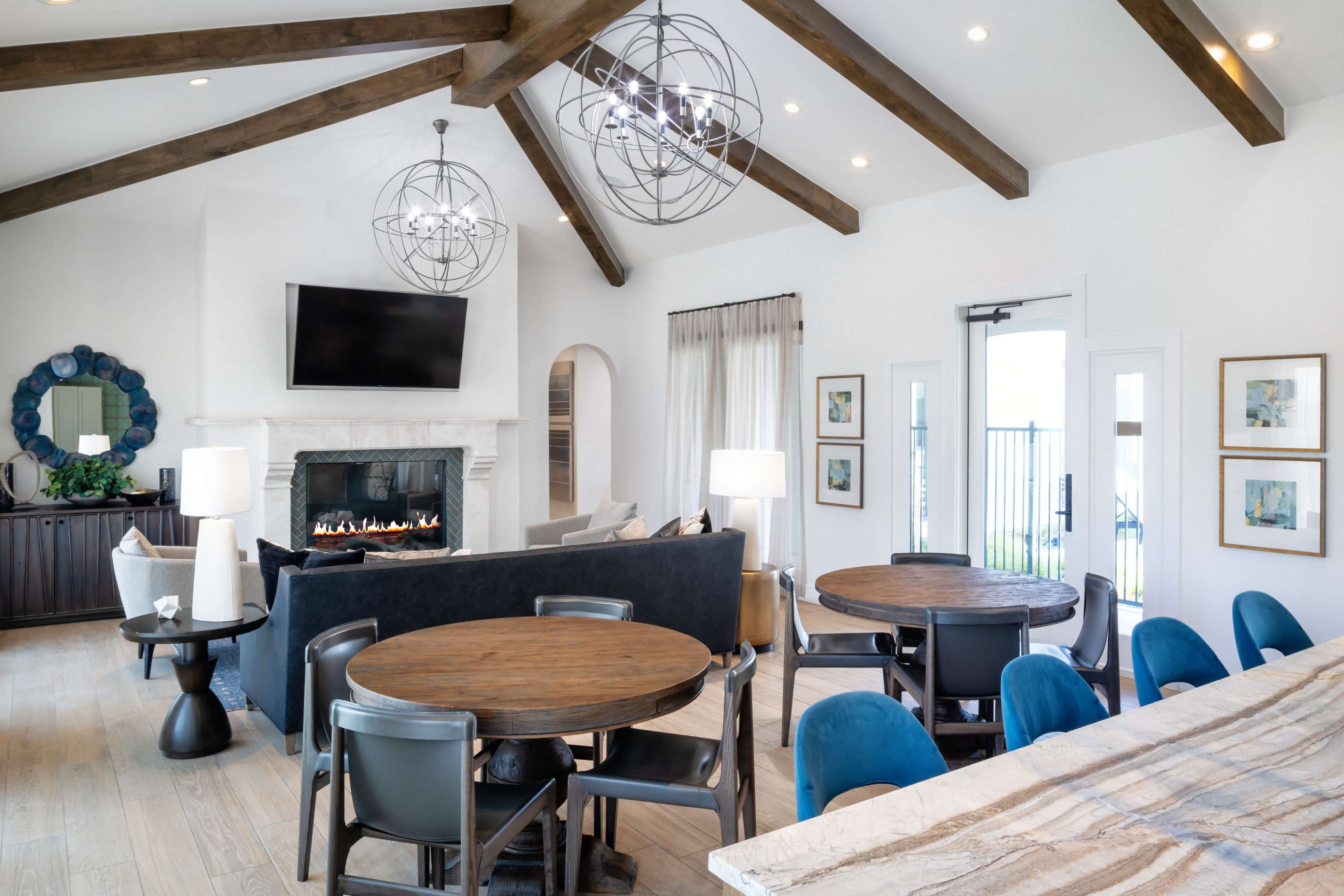 Cozy Lounge located in Bee Cave Image in Bee Cave, Bee Cave, TX