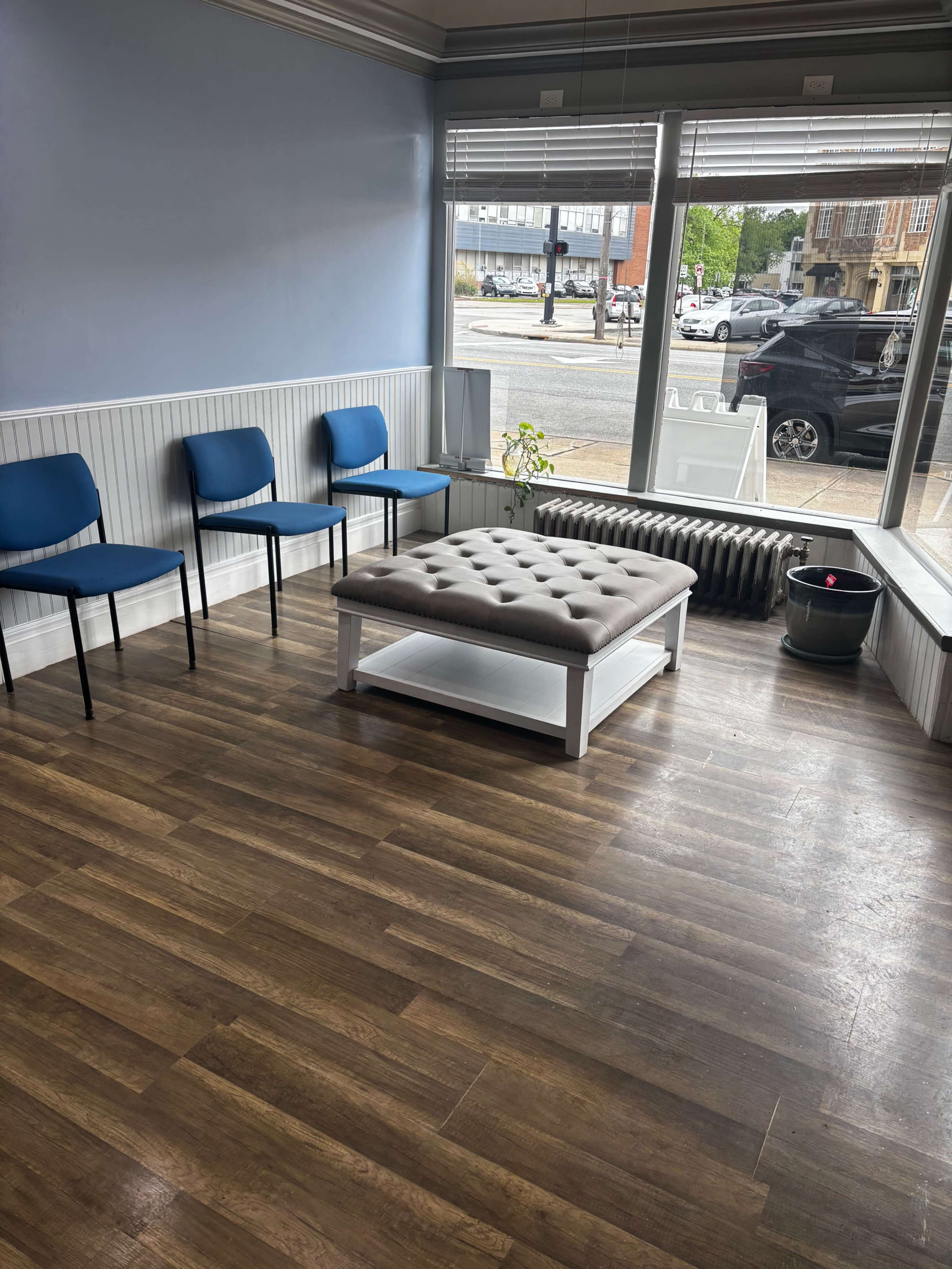 Storefront Office Lounge Image in Cleveland Heights, Cleveland Heights, OH
