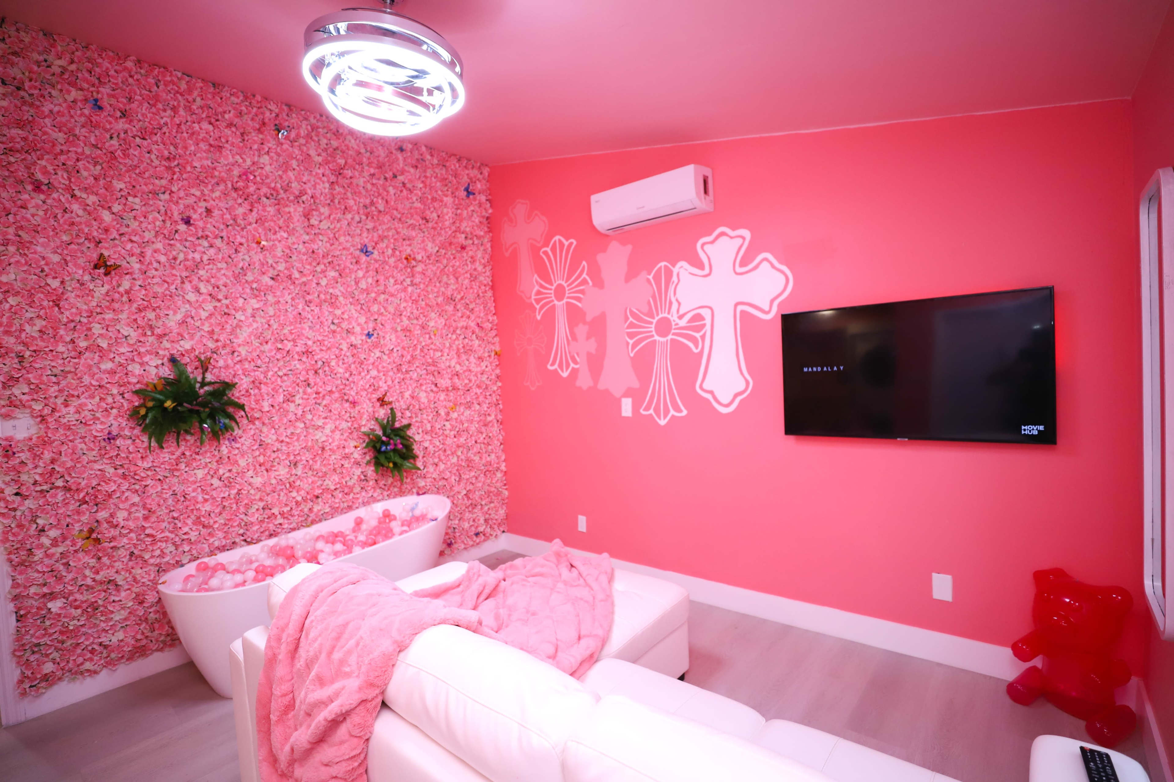 Vibrant Pink Playhouse for Photoshoots, Events, and Creative Projects Image in Edgewood, Fort Lauderdale, FL, FL